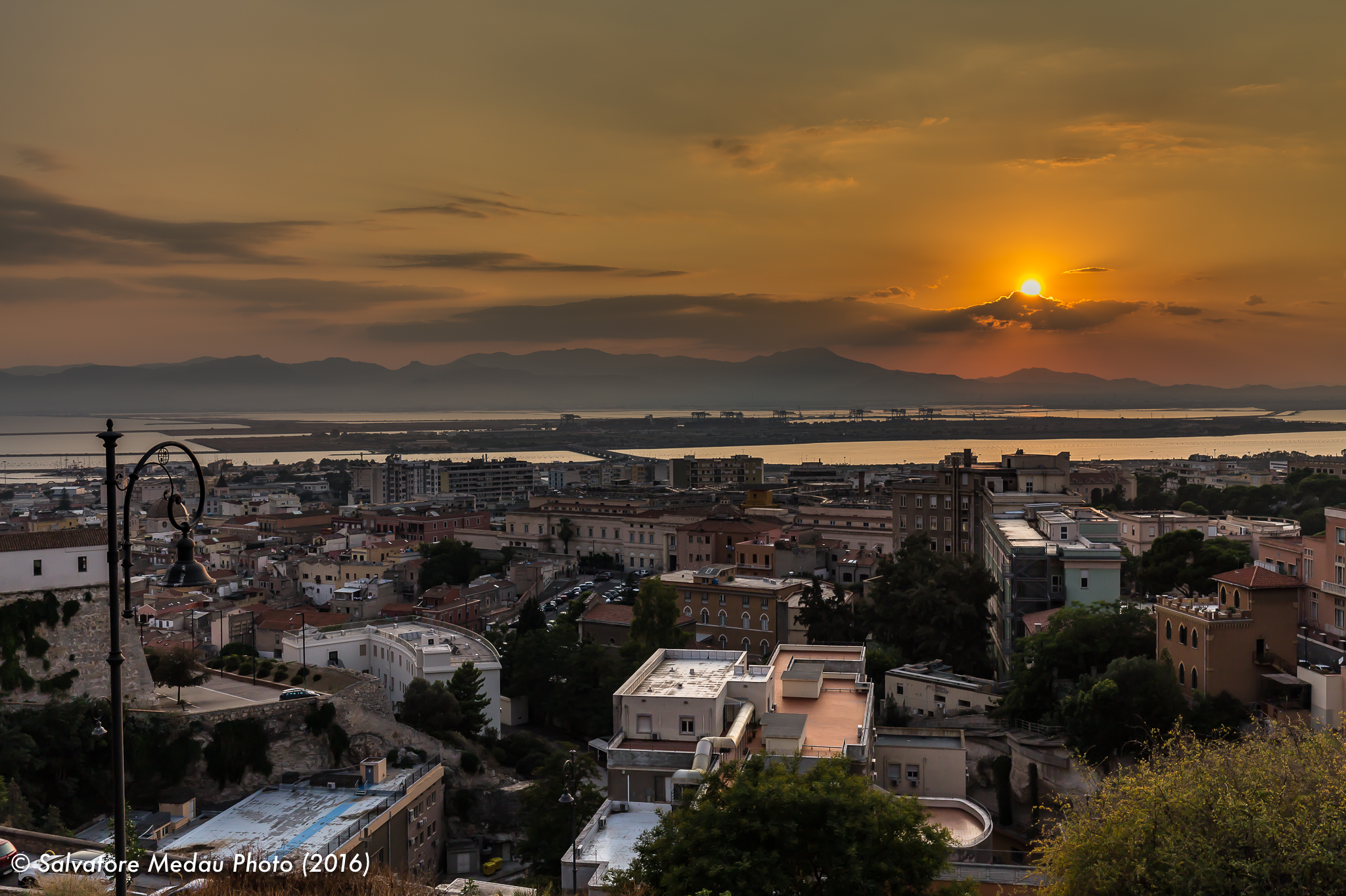 Tramonto sul porto di Cagliari