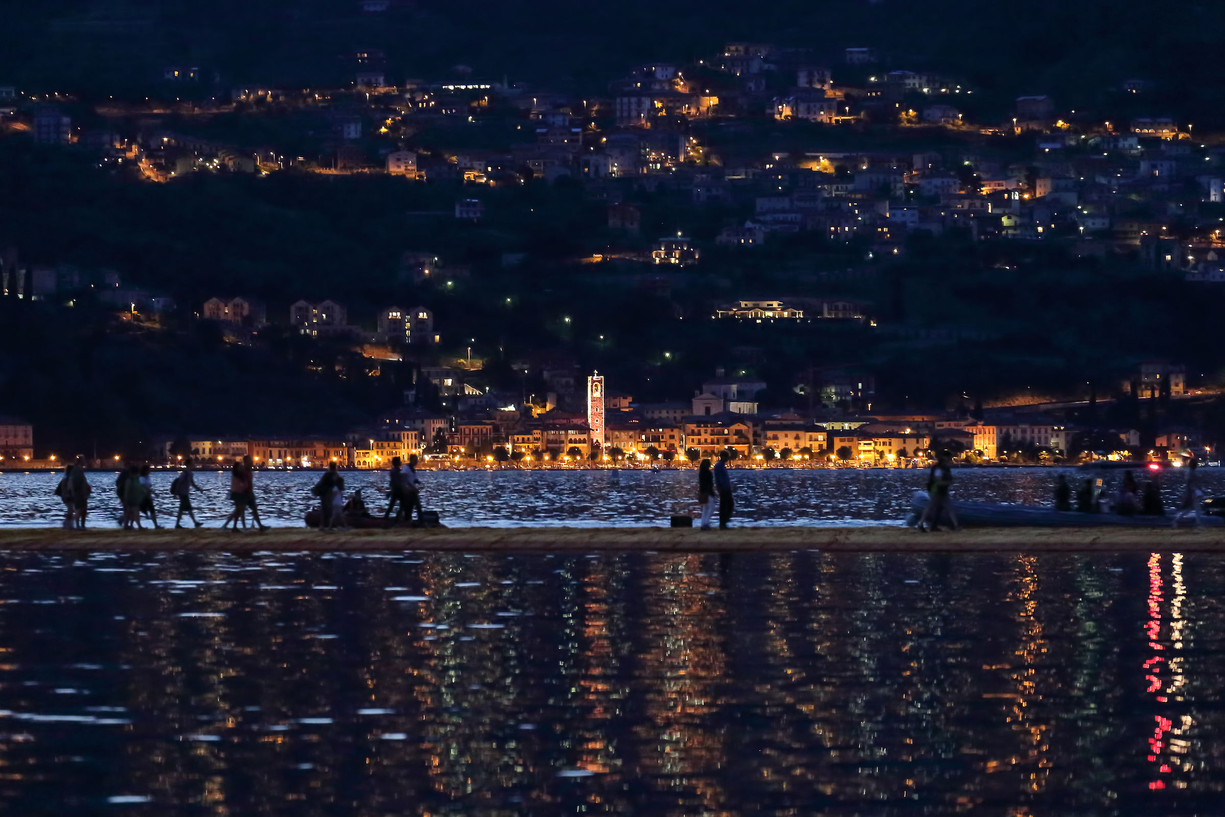 at night on the bridge, tavernola
