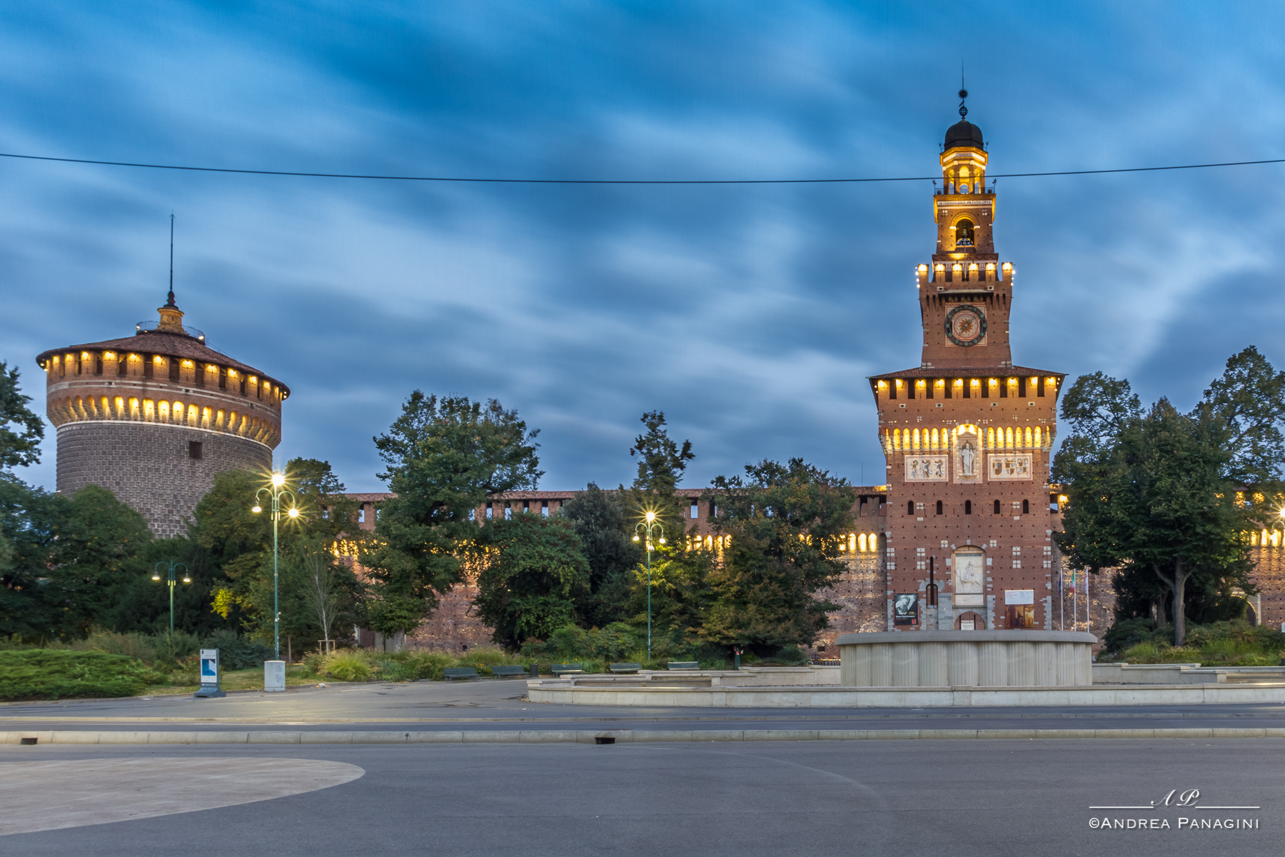 Castello Sforzesco nell'ora blu