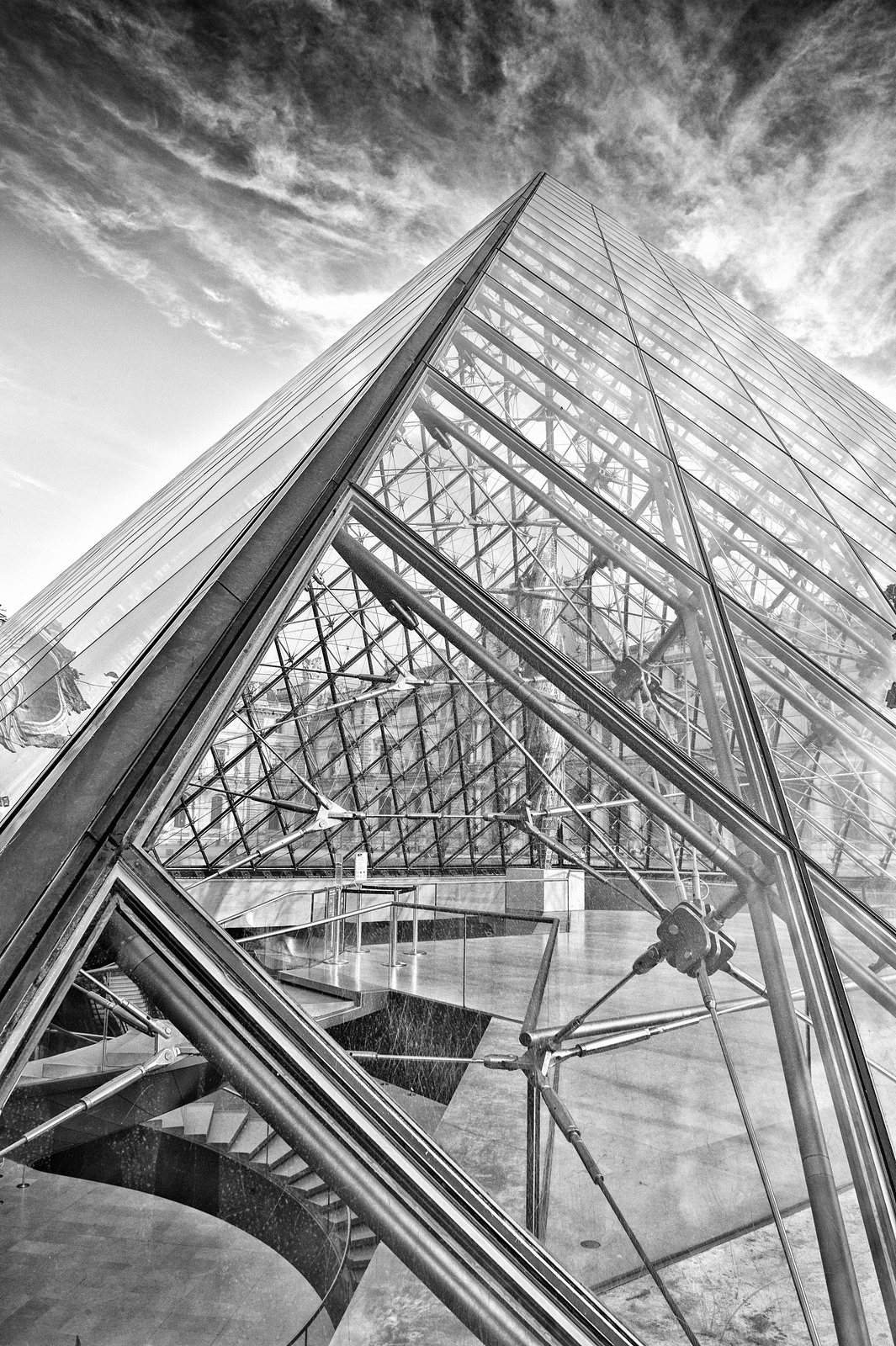 Pyramide du Louvre
