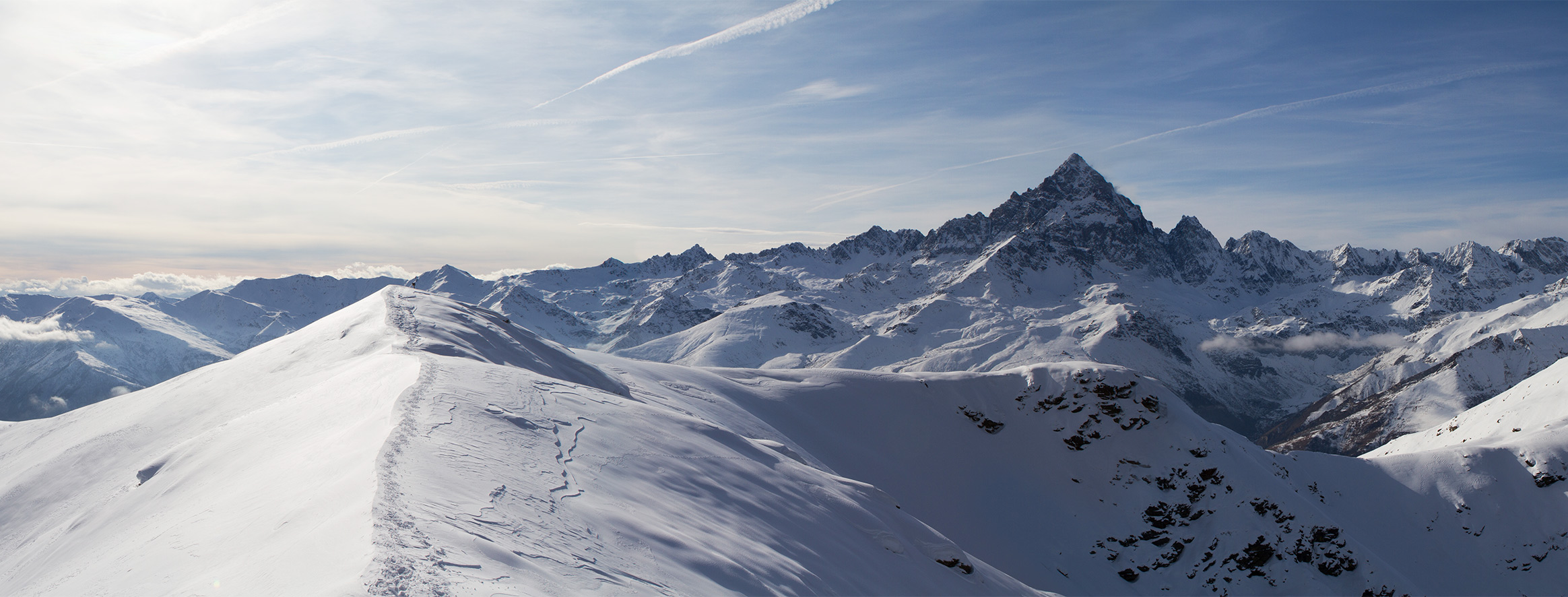 Snowy ridge ... and Monviso breathtaking