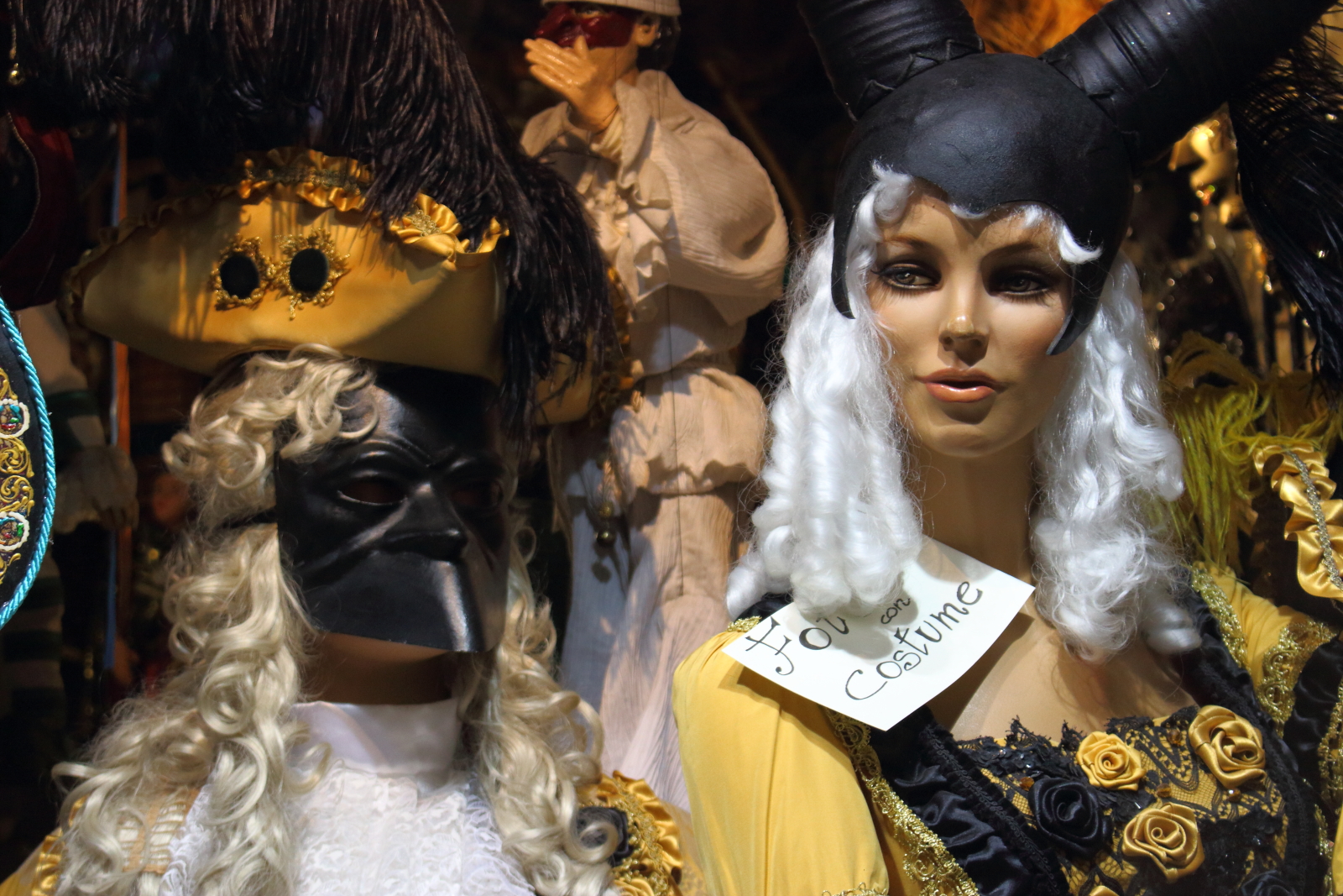 Can I take a picture with his lady?