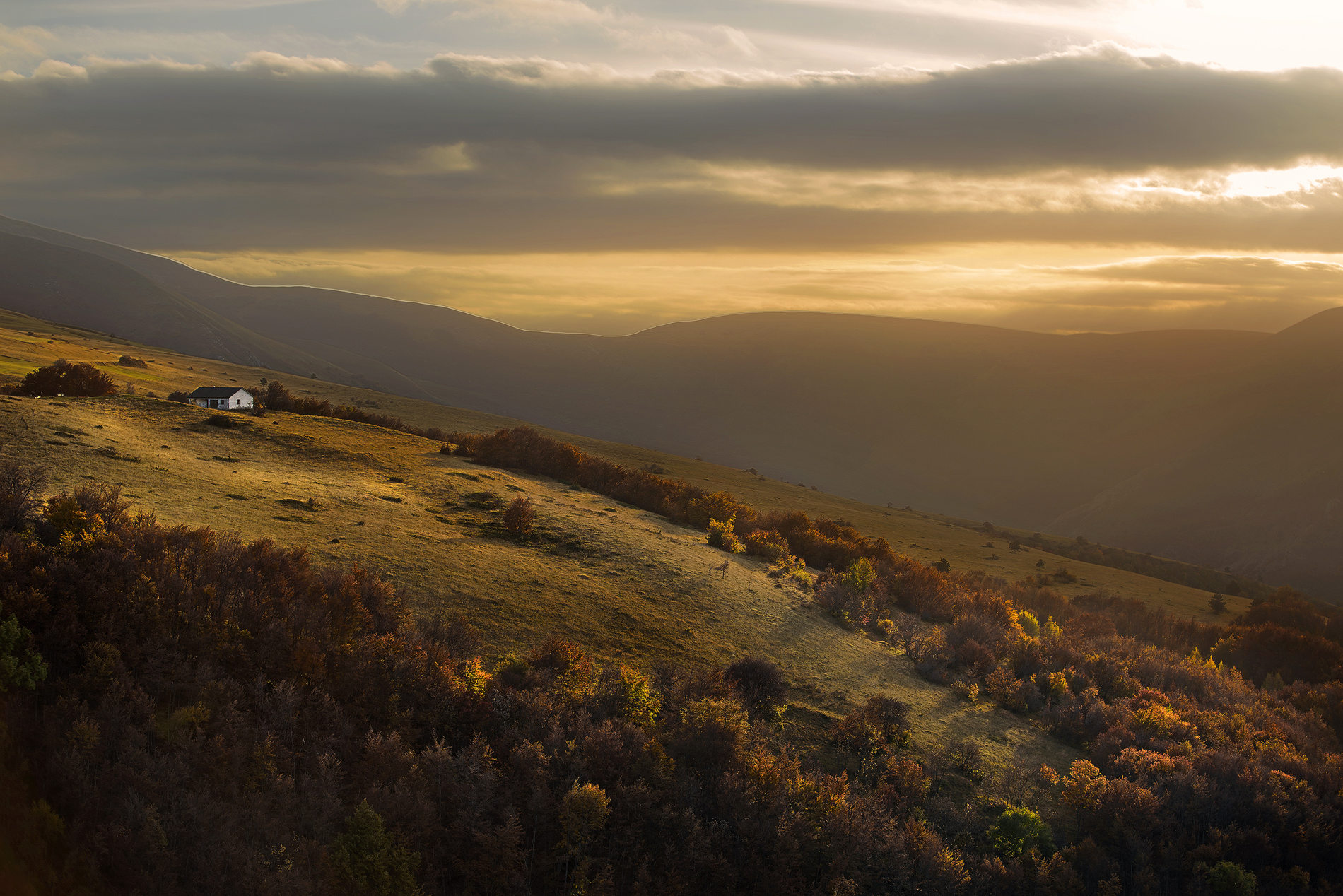 autumn colors of marchigian mountains