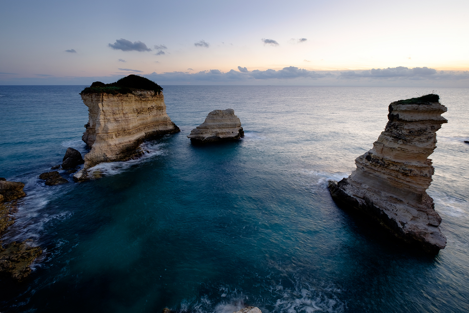 Sant'Andrea. I faraglioni.