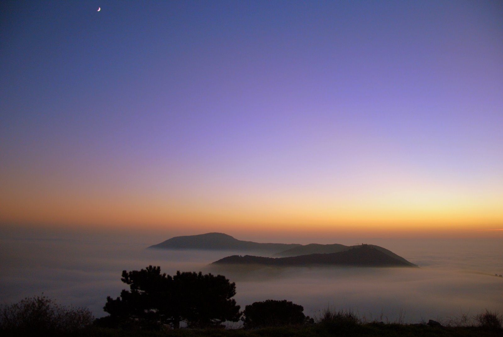 Mare di nuvole sulla valle di Itri, Monti Aurunci