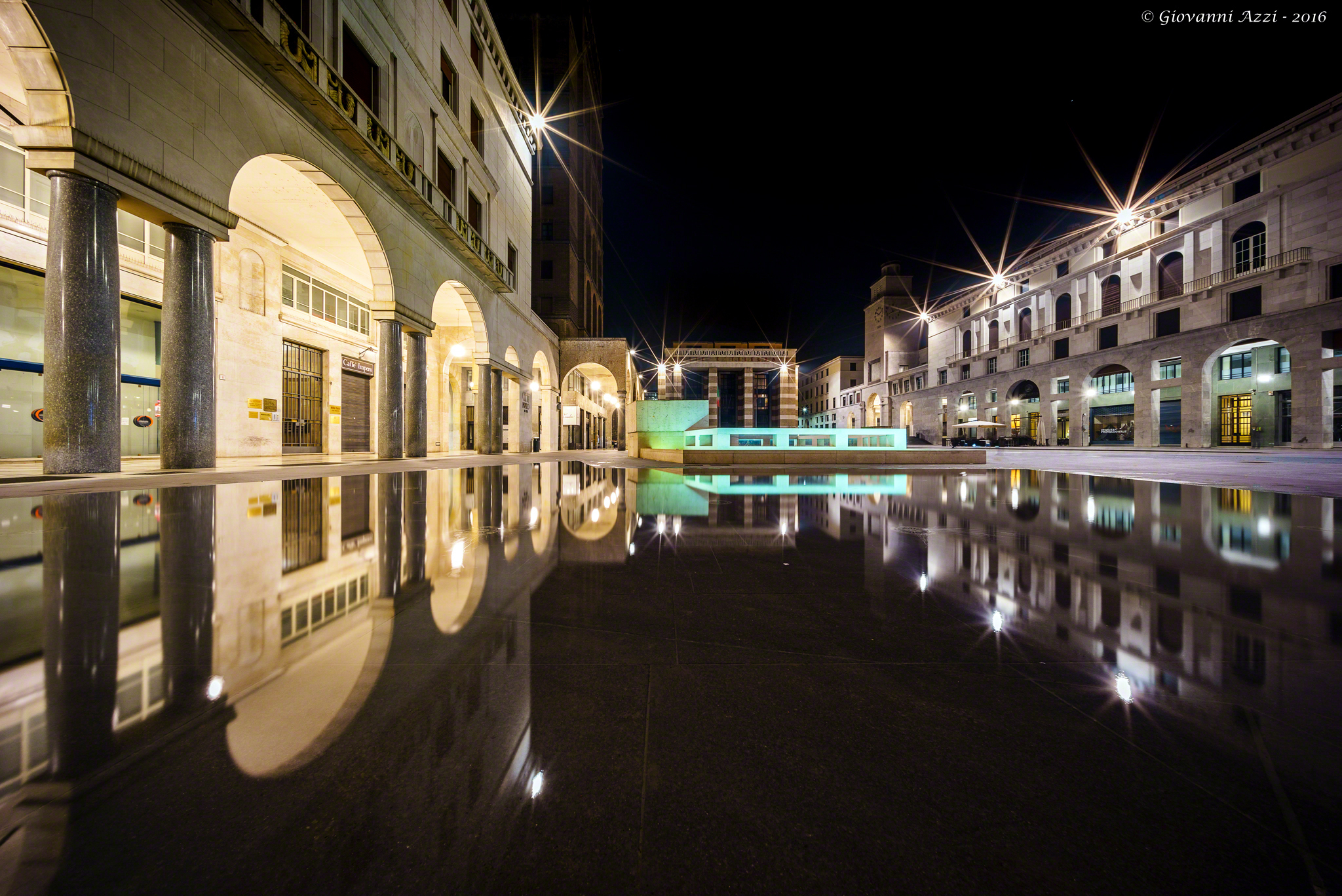 Riflettendo in piazza Vittoria