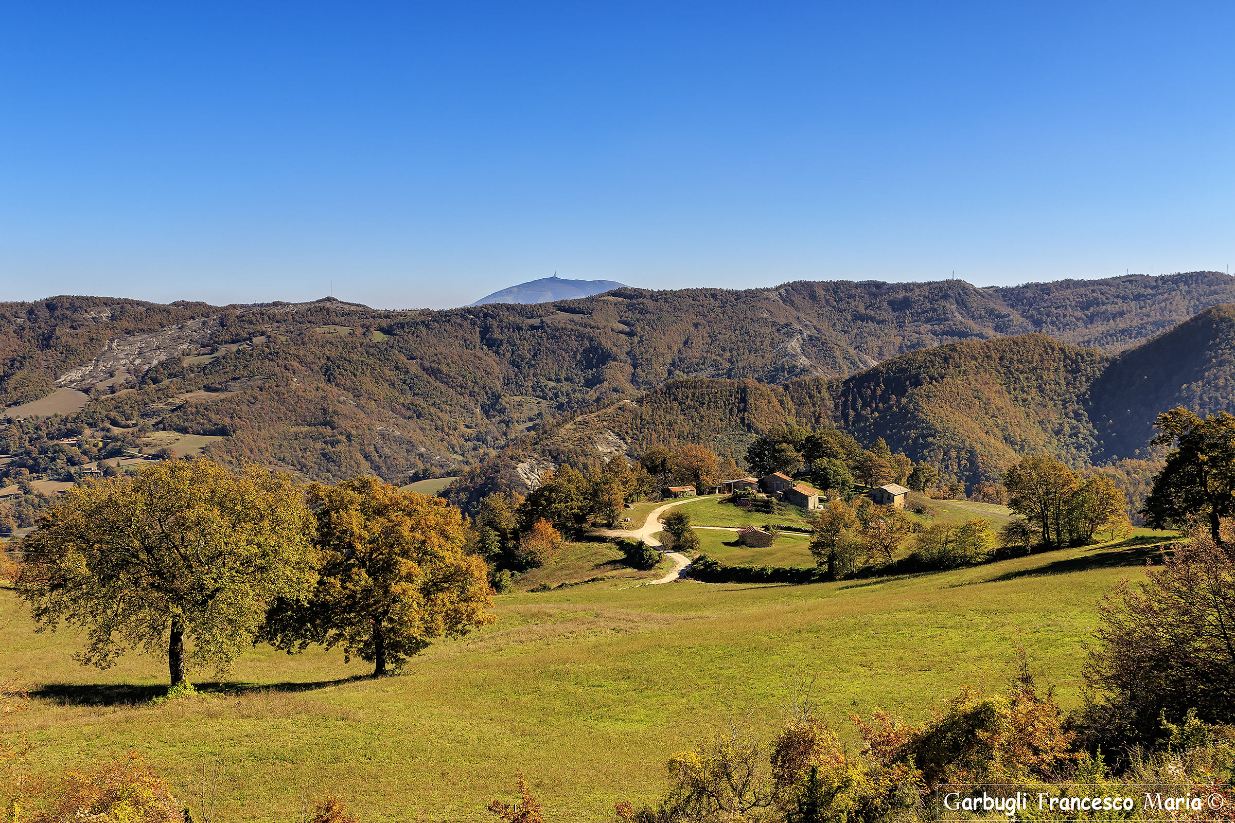 Panorama dal Passo del Lupo verso il Nerone