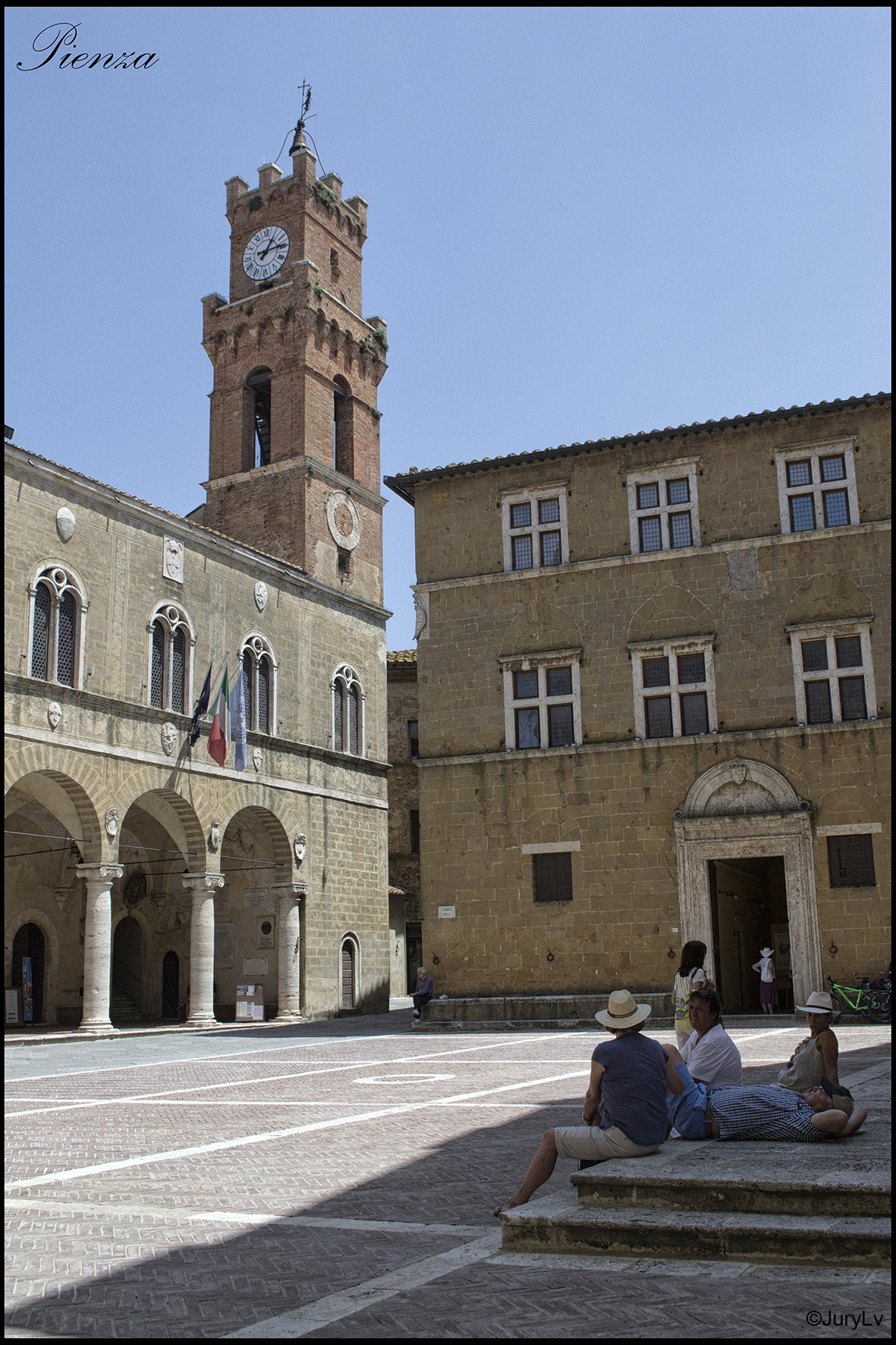 Tourists in Pienza