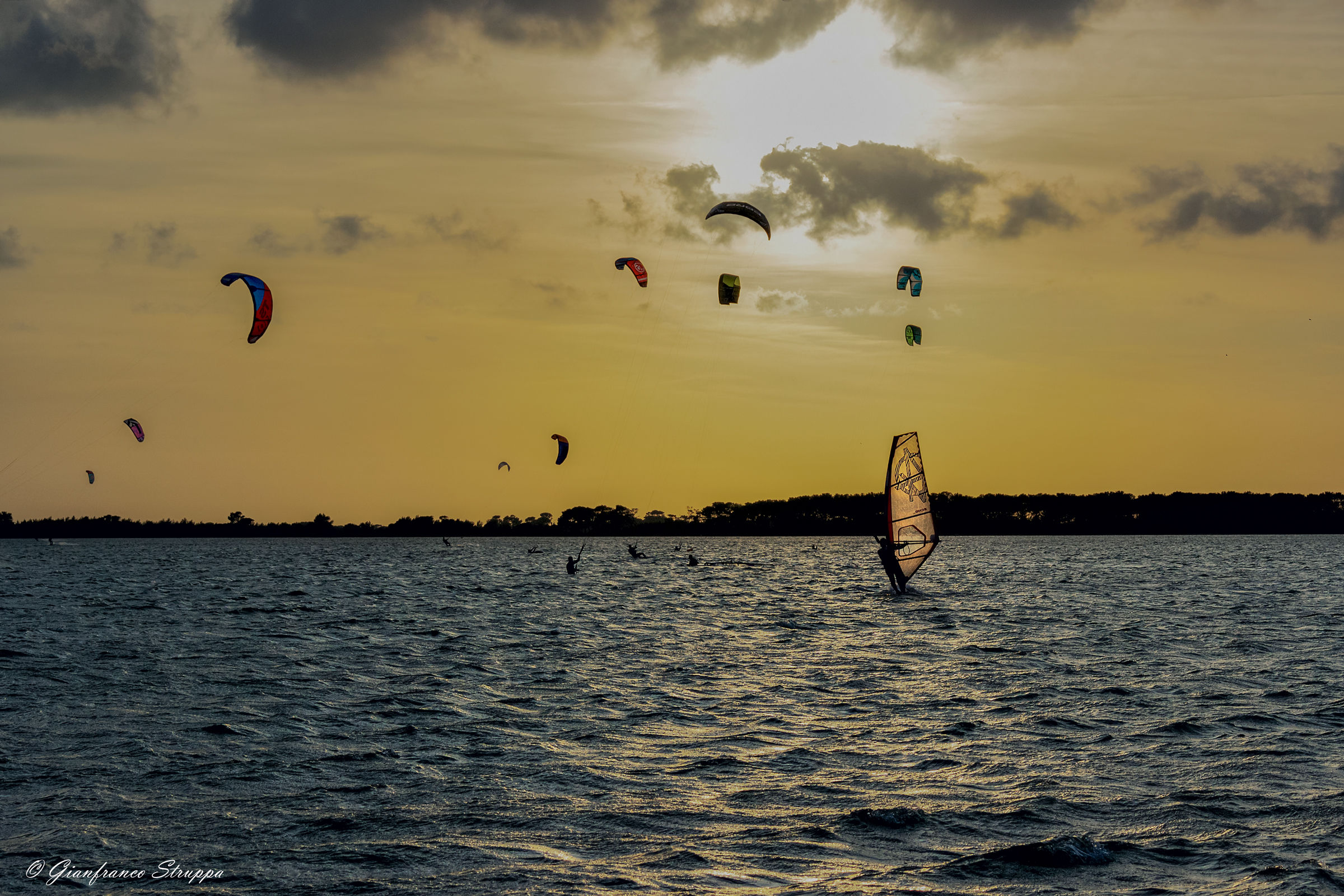 Kite / wind surfing