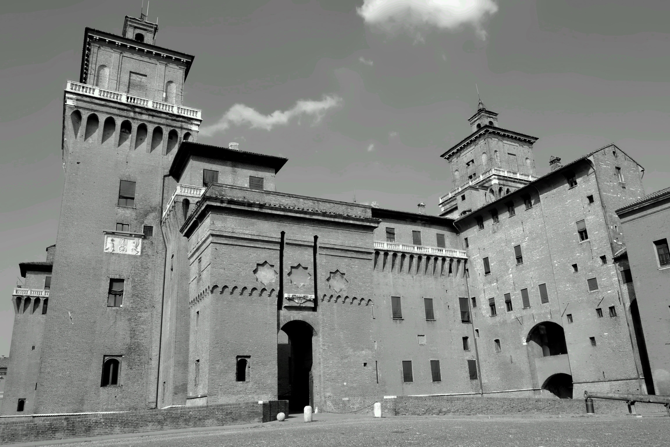 Castle b / w