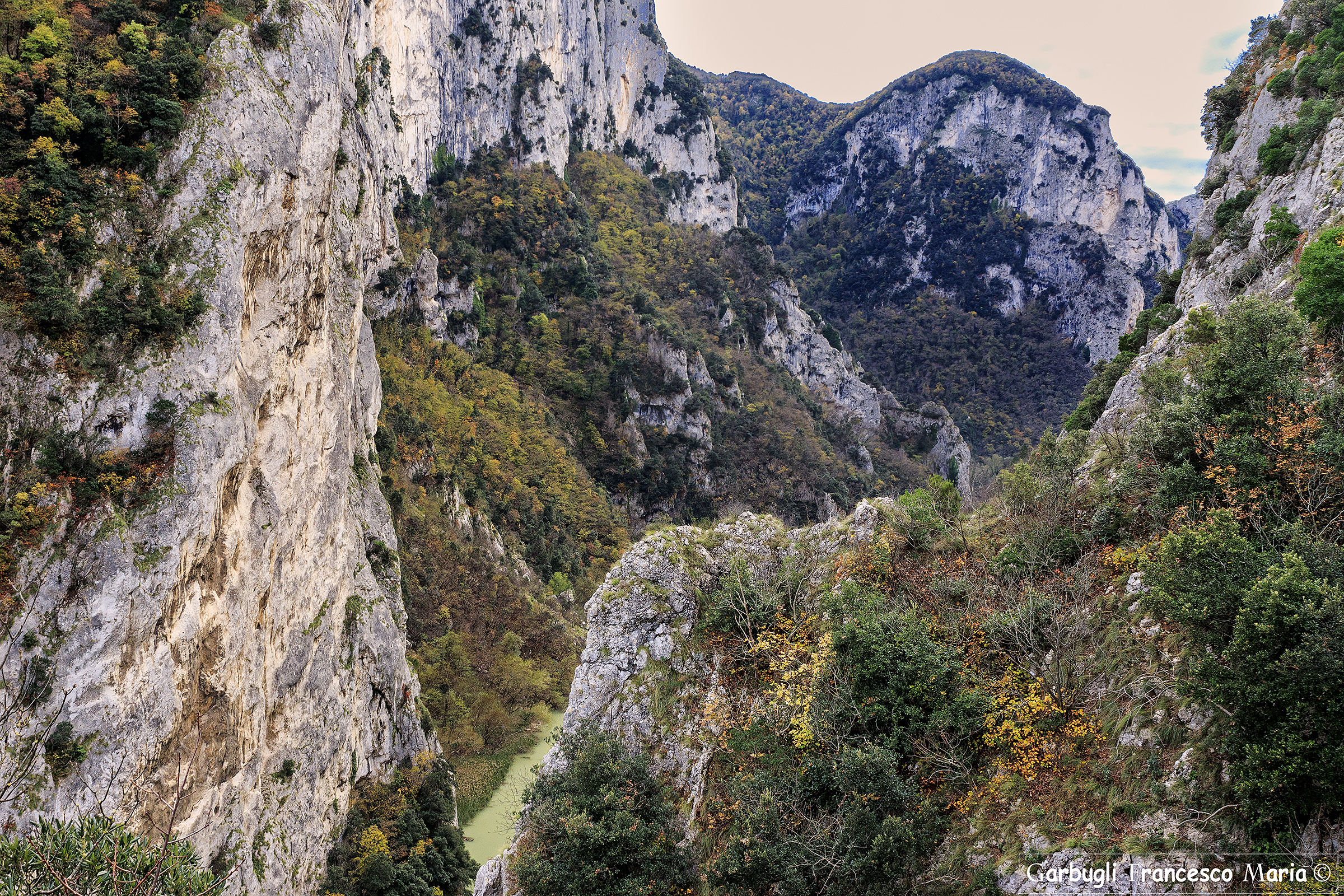Gola del Furlo..... colori d'autunno