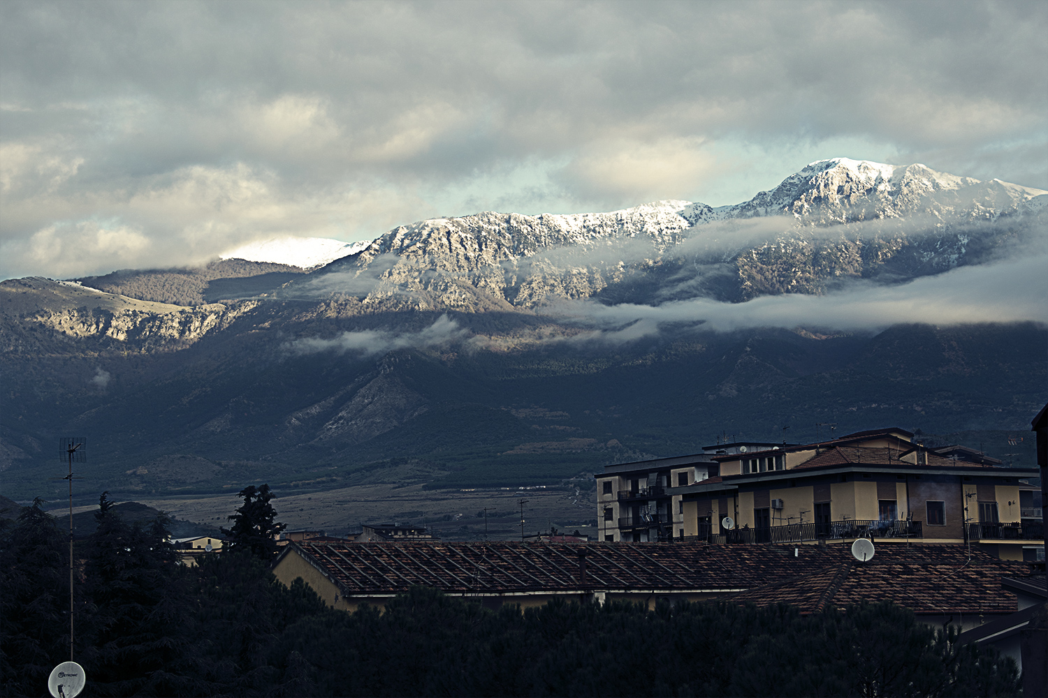 Ai piedi della montagna