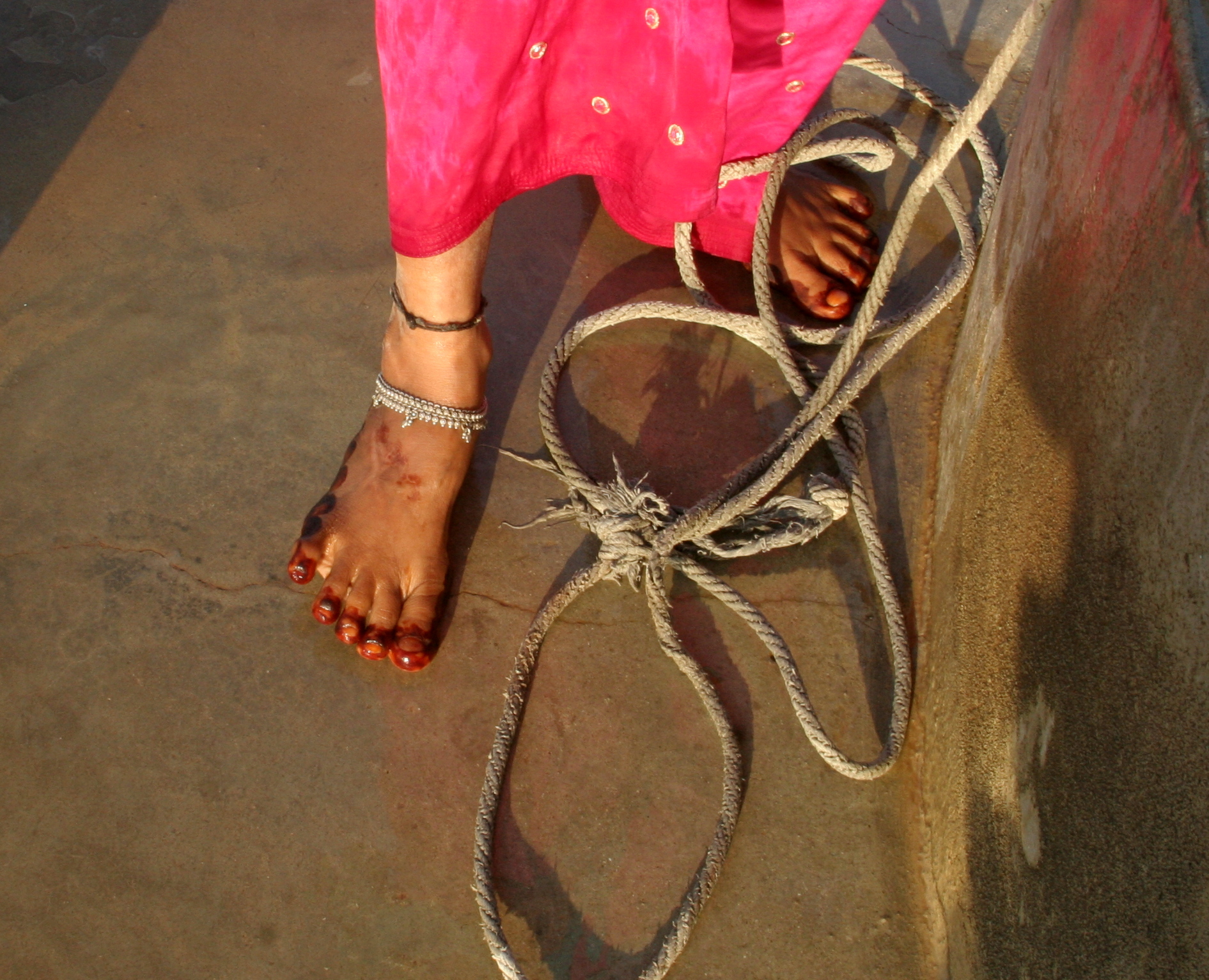 0606 - Even at the well I want to be beautiful .....