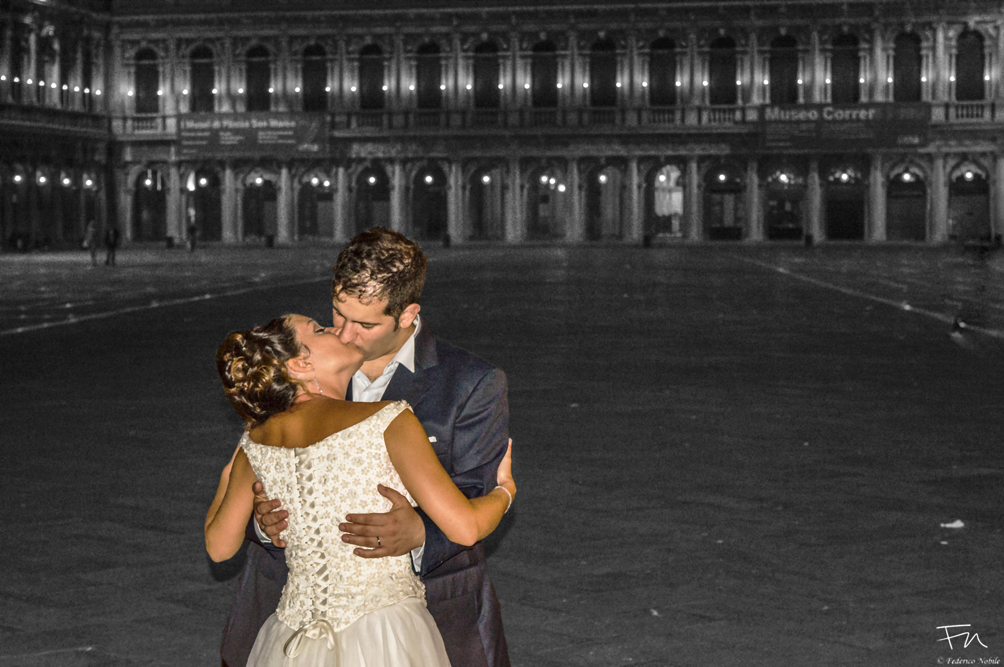 Bacio in Piazza San Marco (ve)