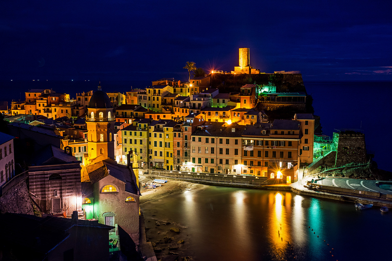 The night falls on Vernazza