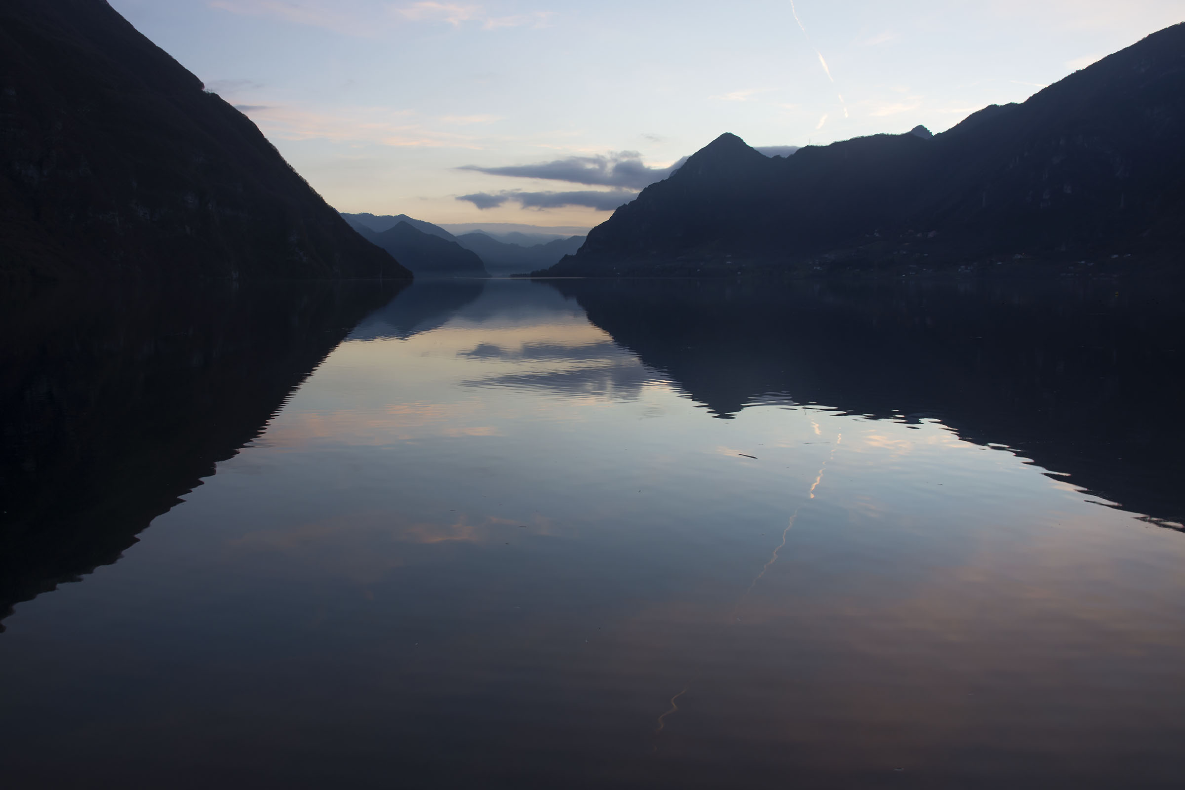 Il lago d'Idro di sera