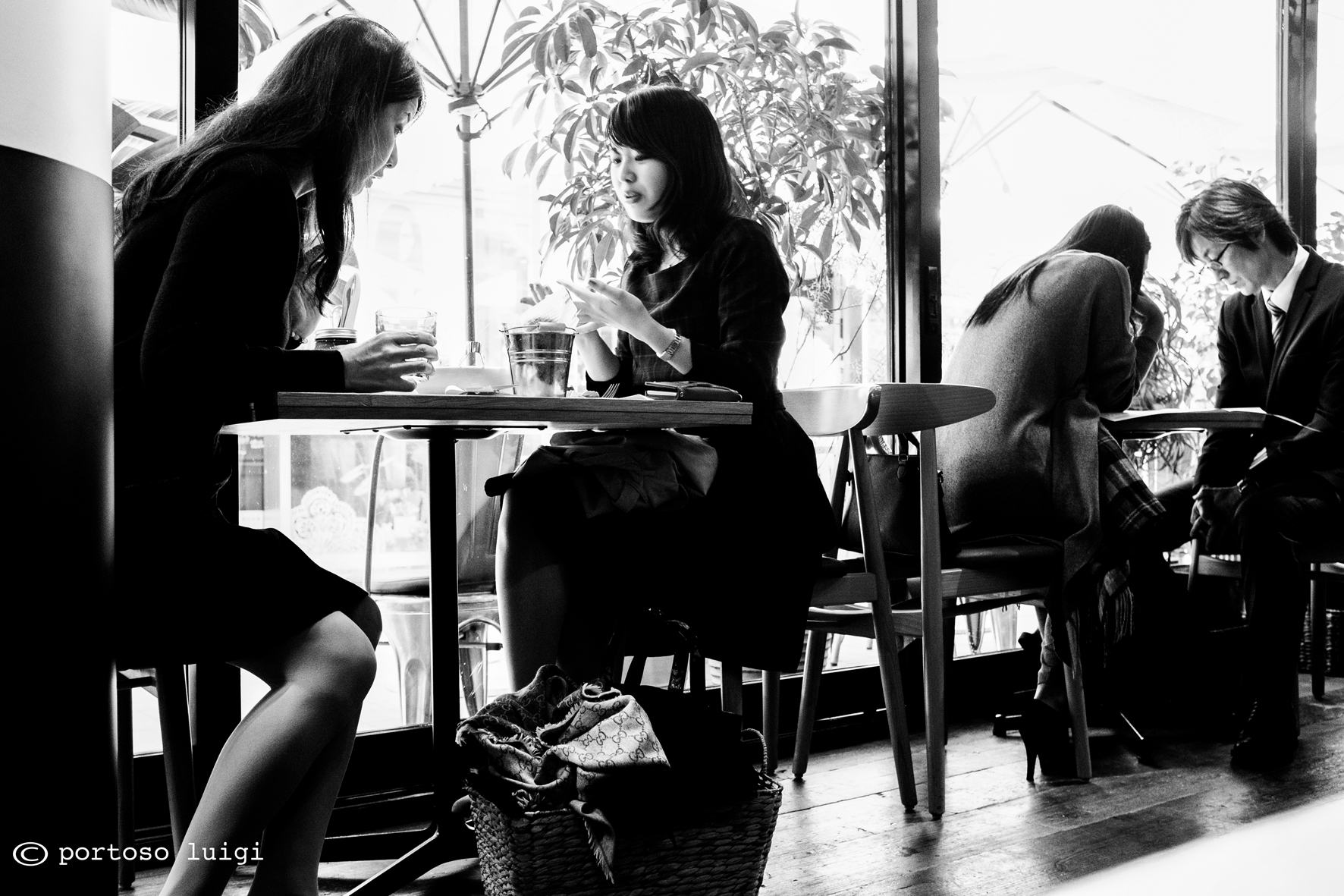 Tokyo: Conversation at a bar