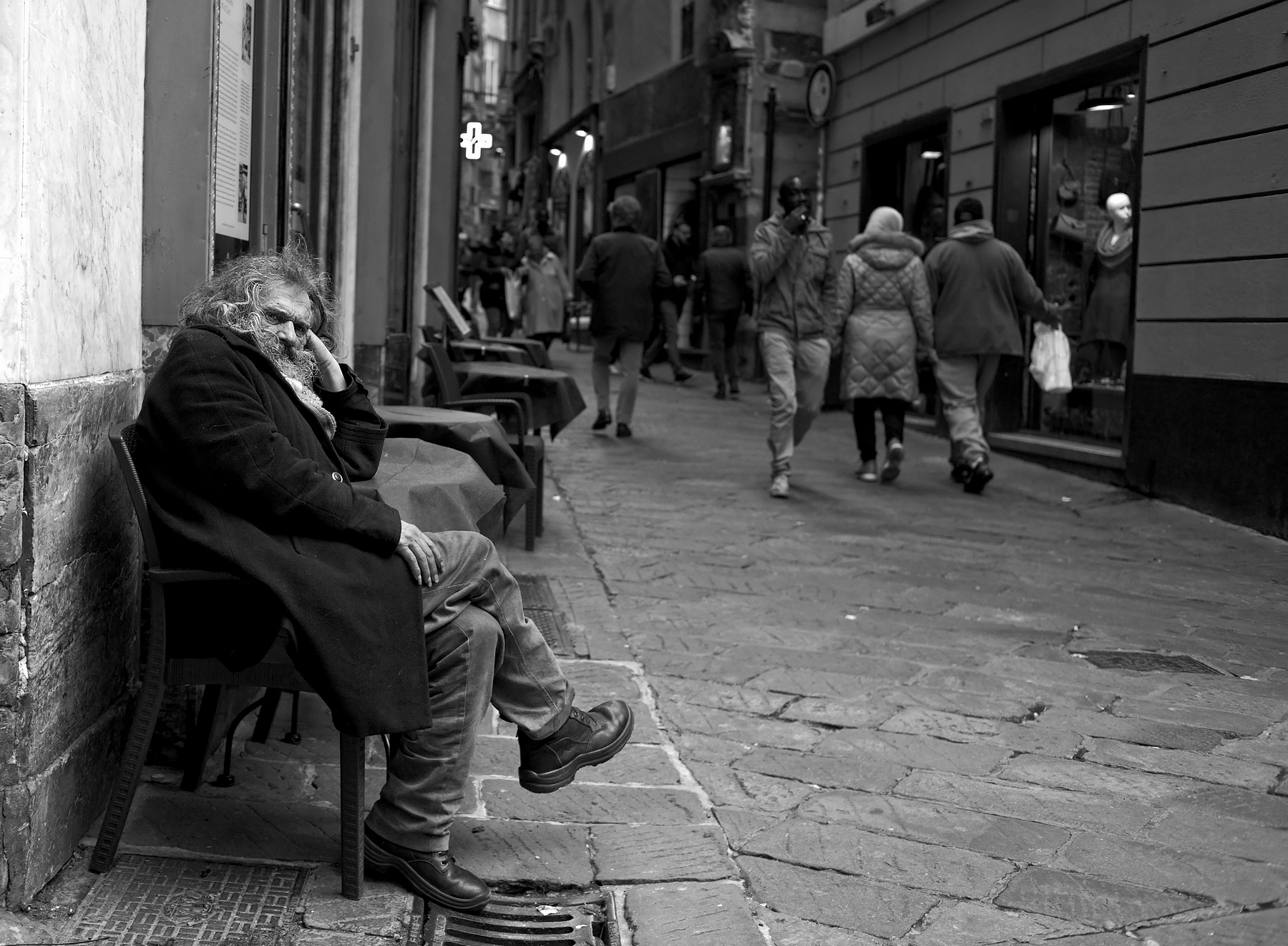 Un'occhiata in via San Luca