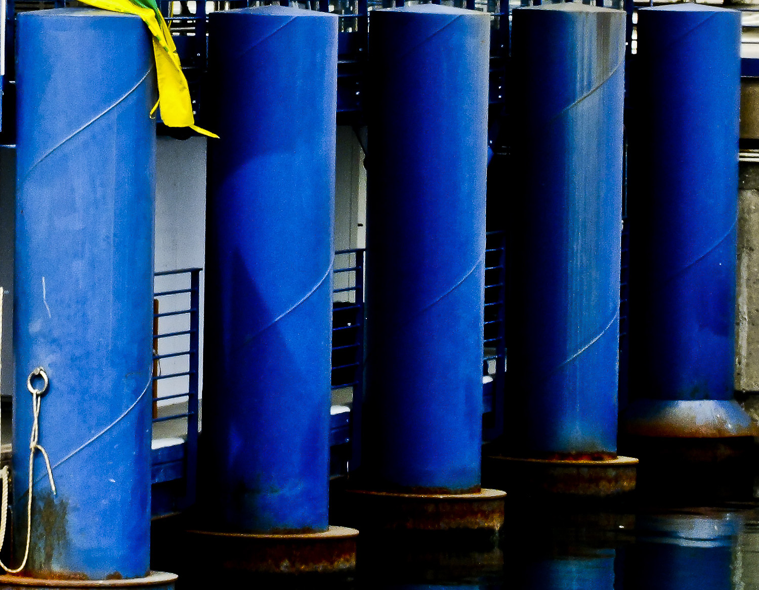 rapsodia min blu2      (Tubi al Porto Antico Genova)