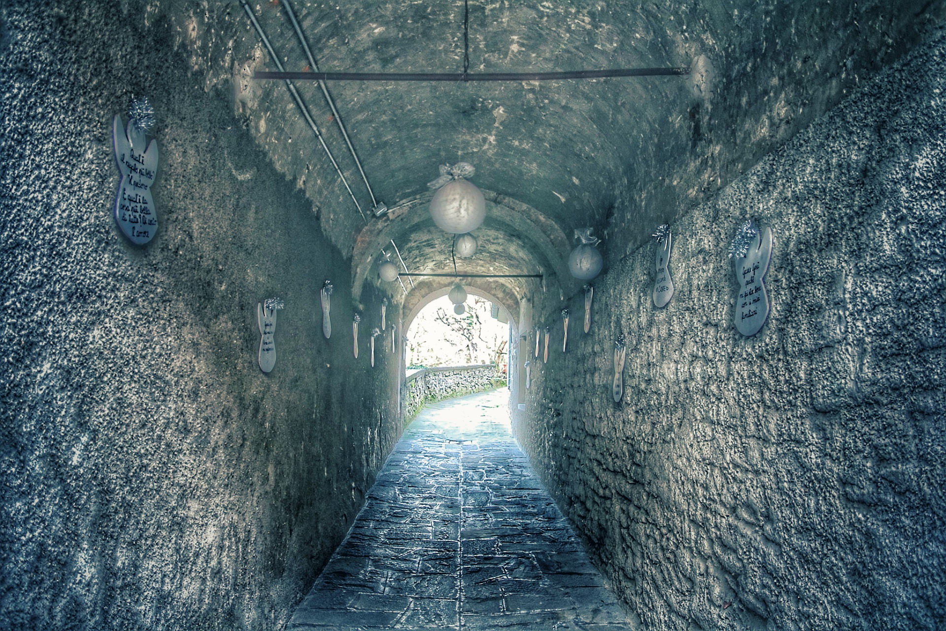 ..camminando between people's dreams ..