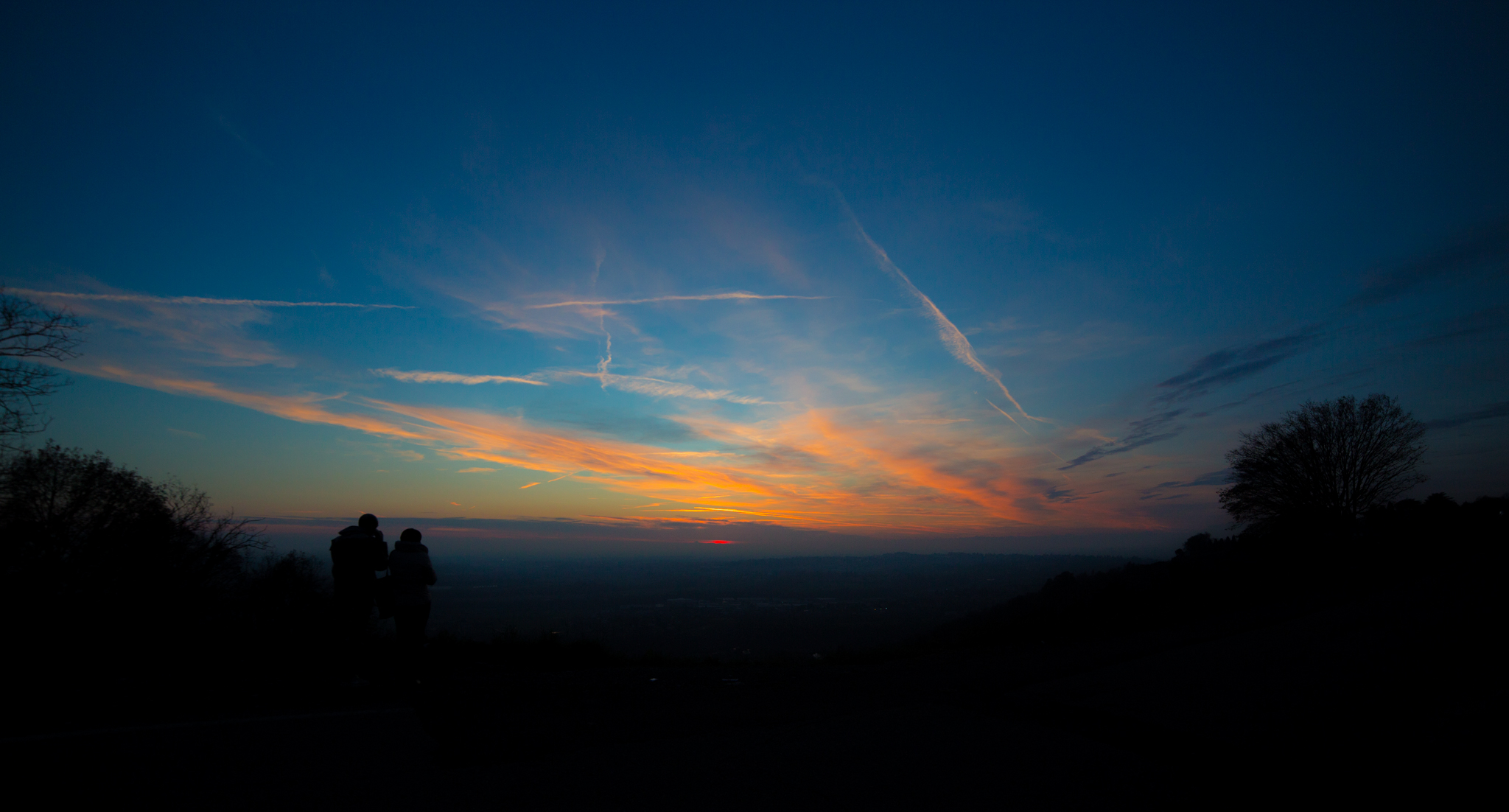 Innamorati davanti al tramonto