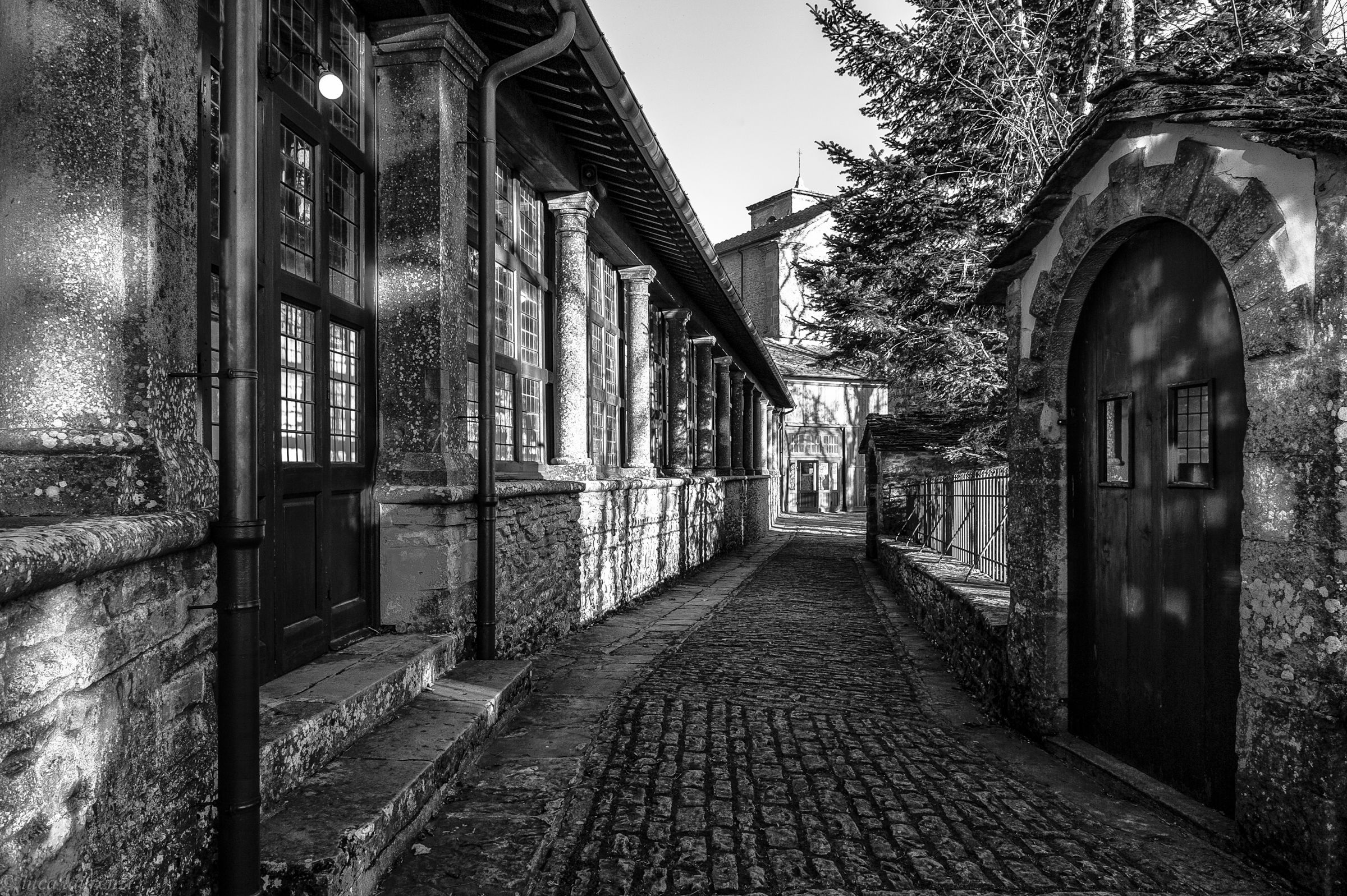 Scorcio del Santuario versione b/n