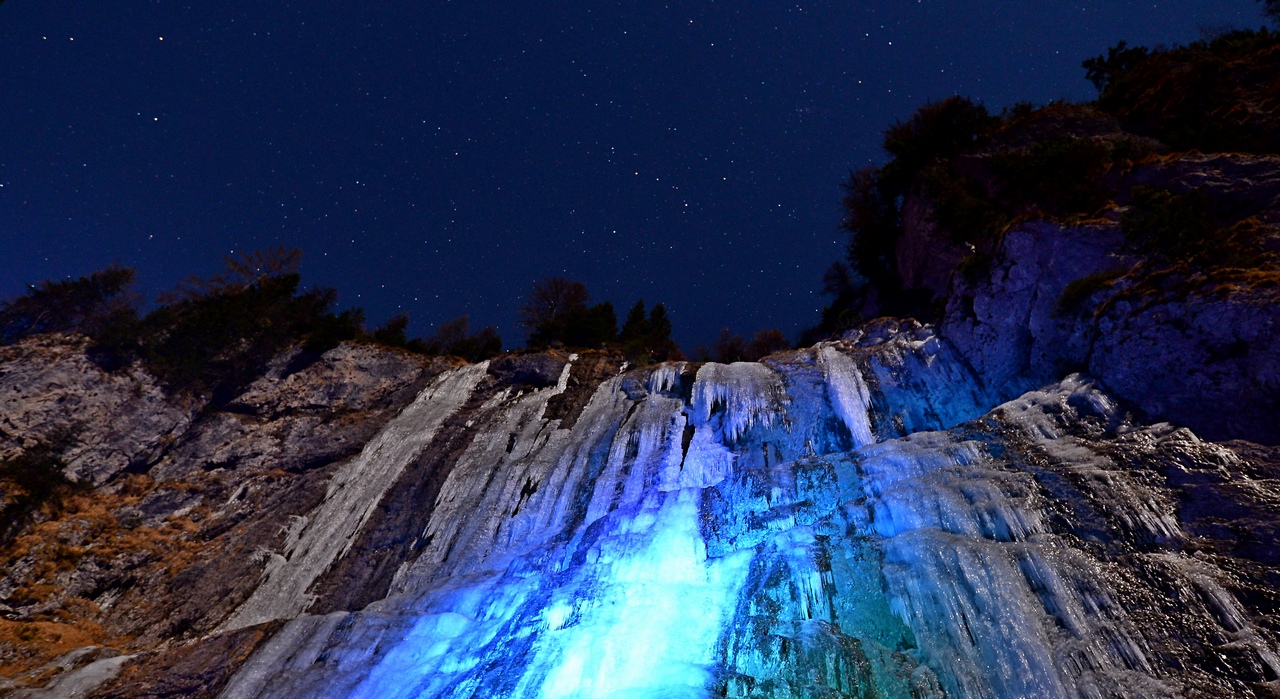 I clenched under the Moon