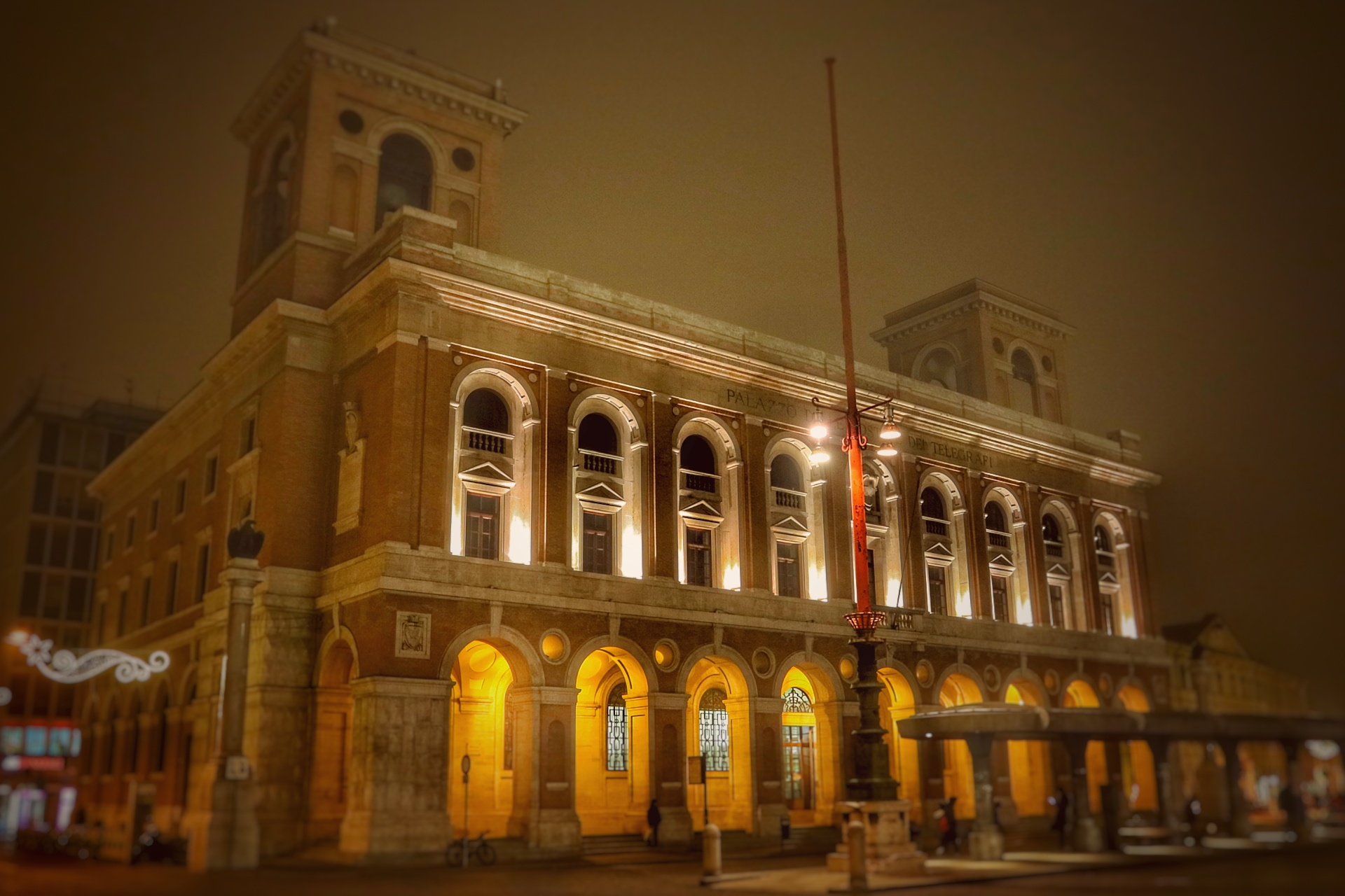 ..a Forlì sono belle anche le poste ;-)