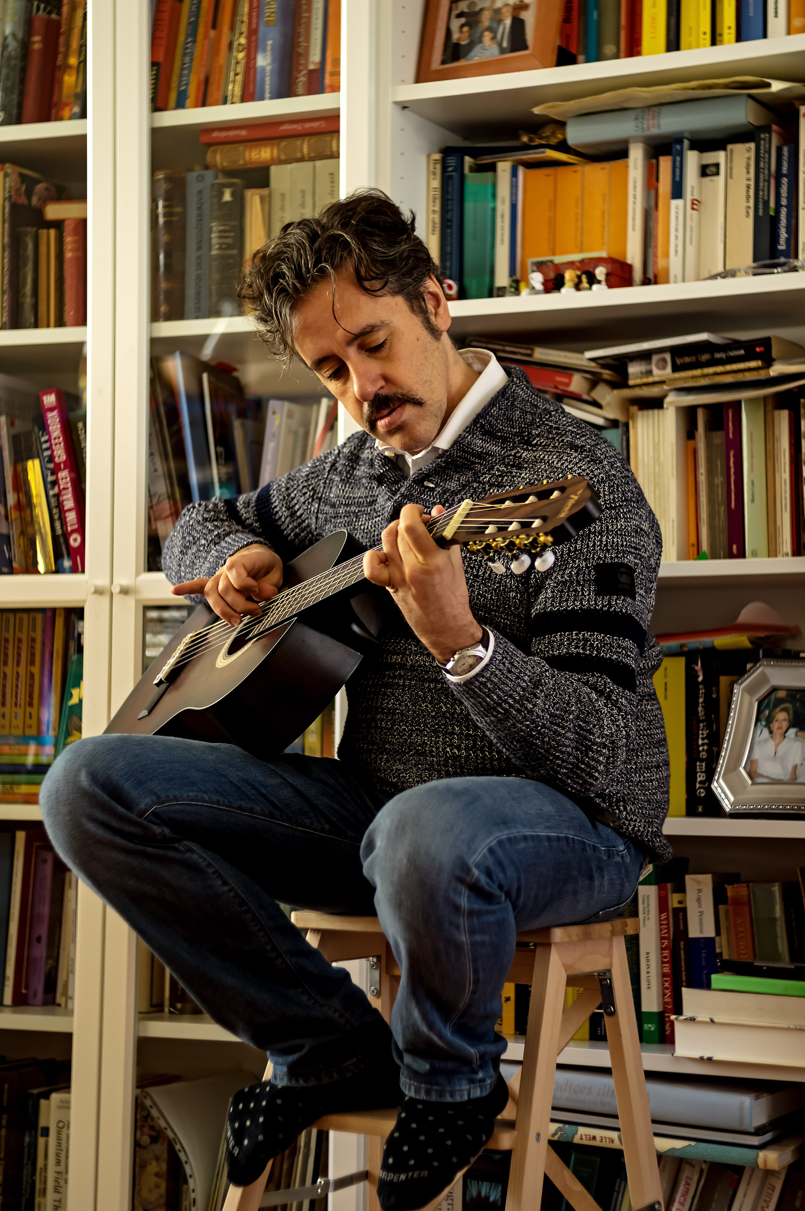 A physicist at the guitar ...