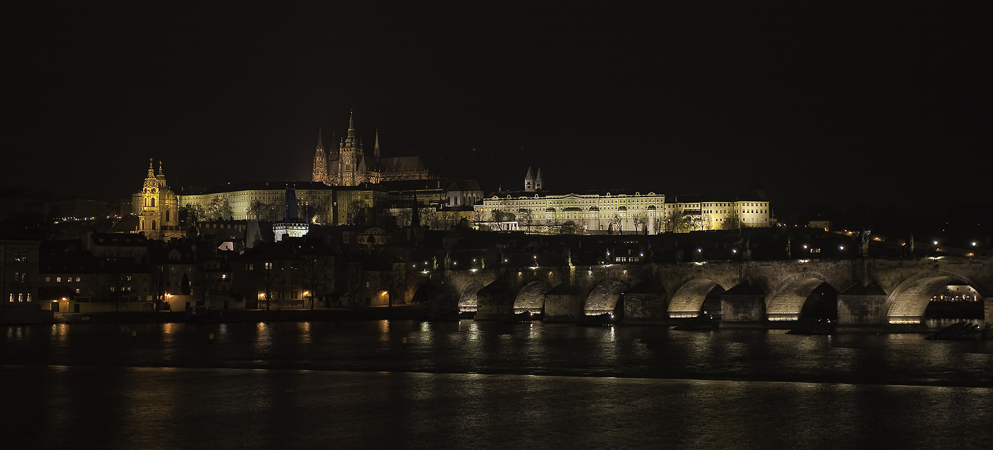 Castello di Praga in notturna