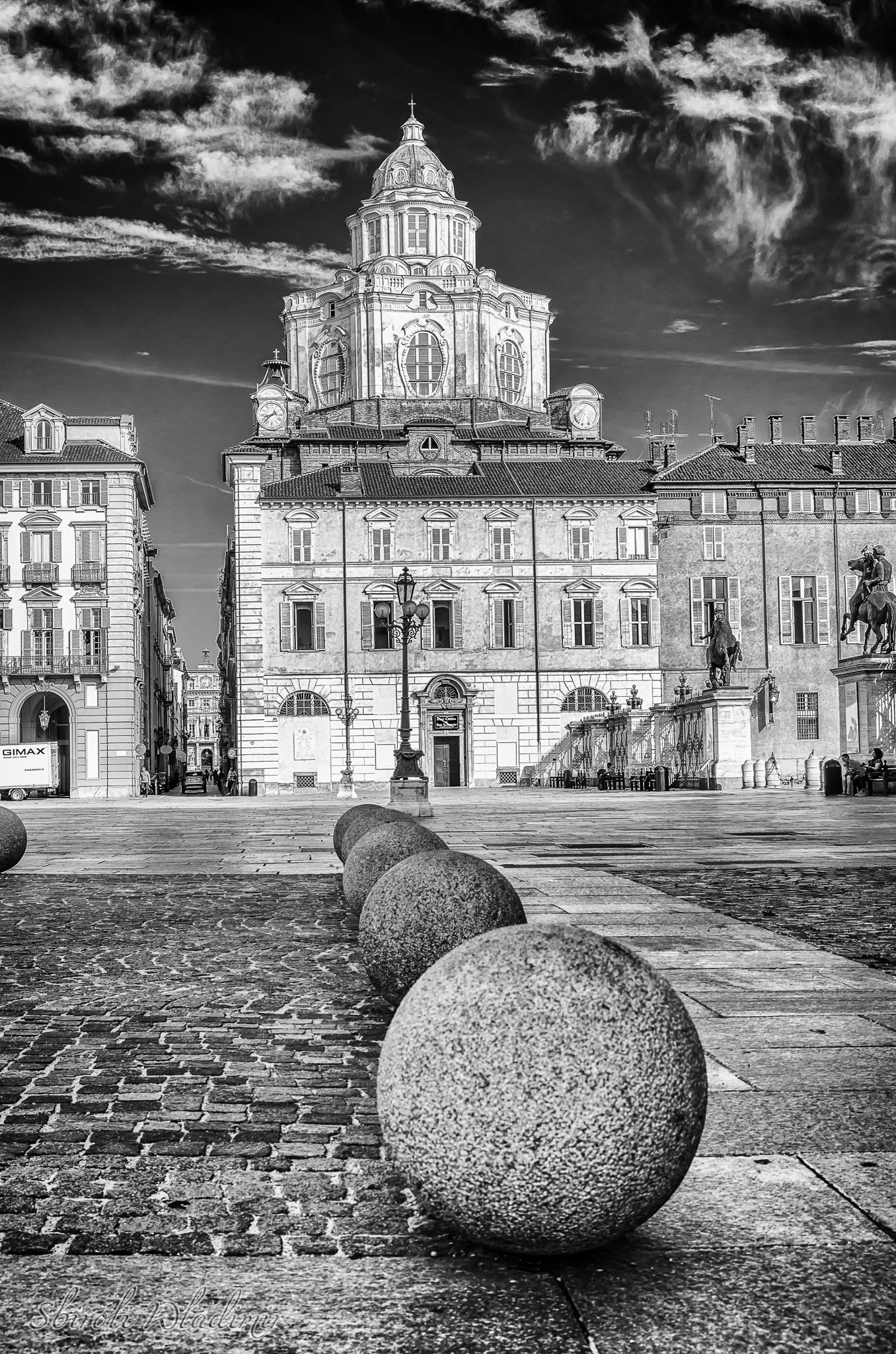 Piazza Castello and the Church of San Lorenzo - Torino