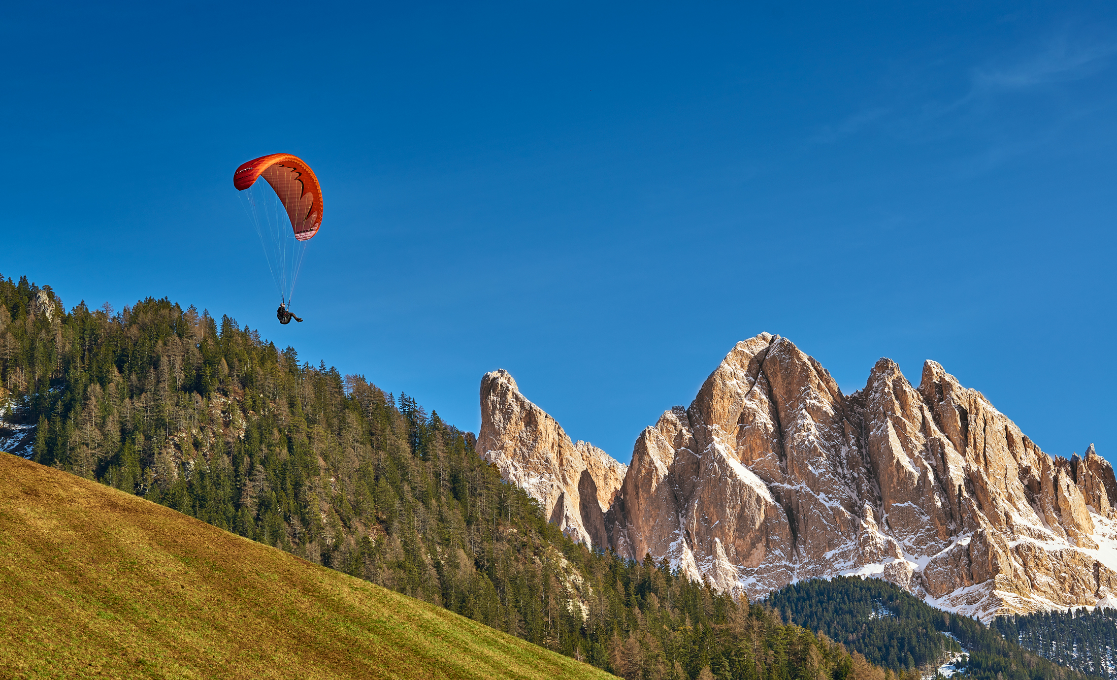 Parapendio in Val di Funes