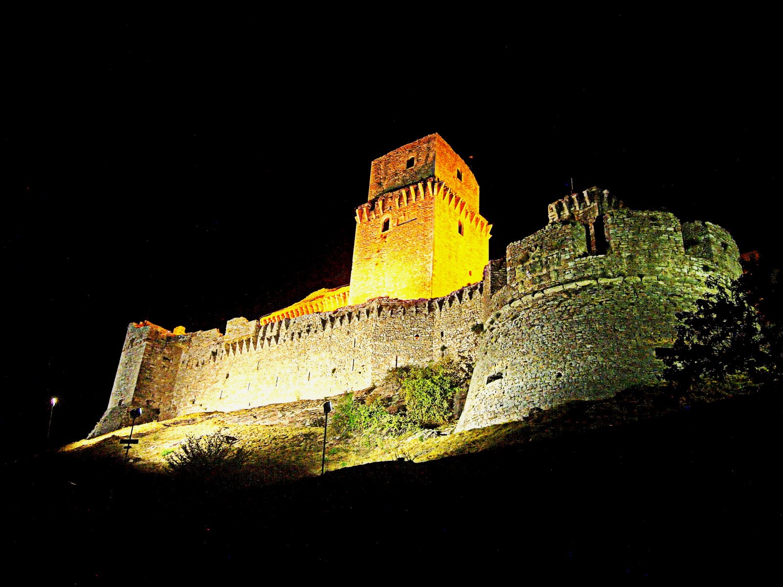 rocca maggiore  night