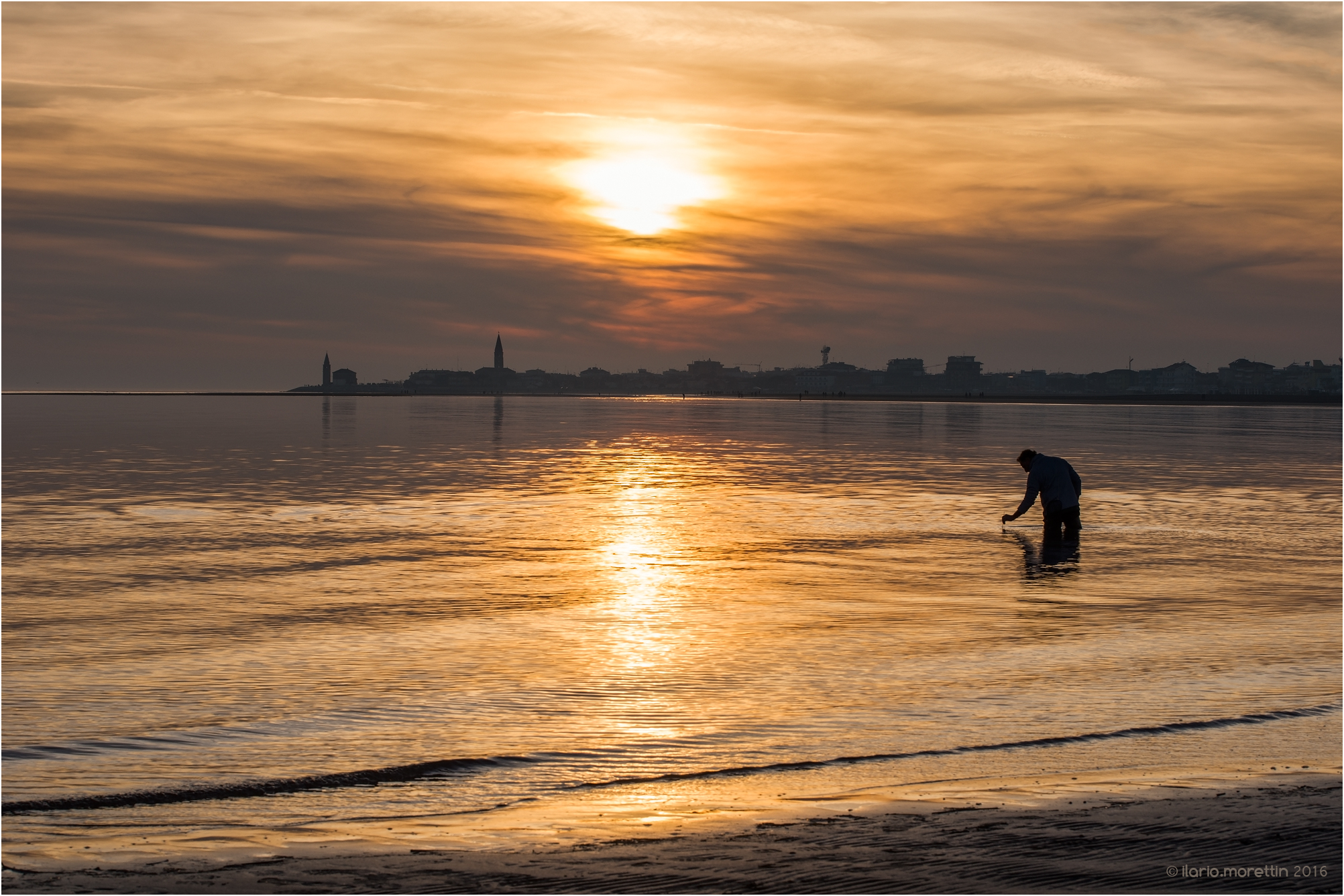 The sunset of the clam digger