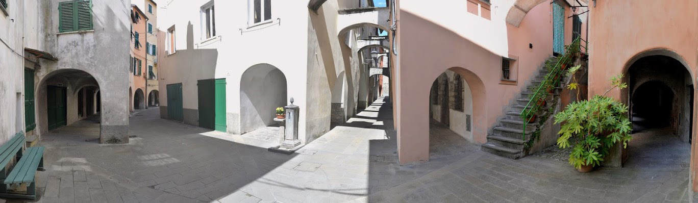 Varese Ligure, il dedalo dei vicoletti.