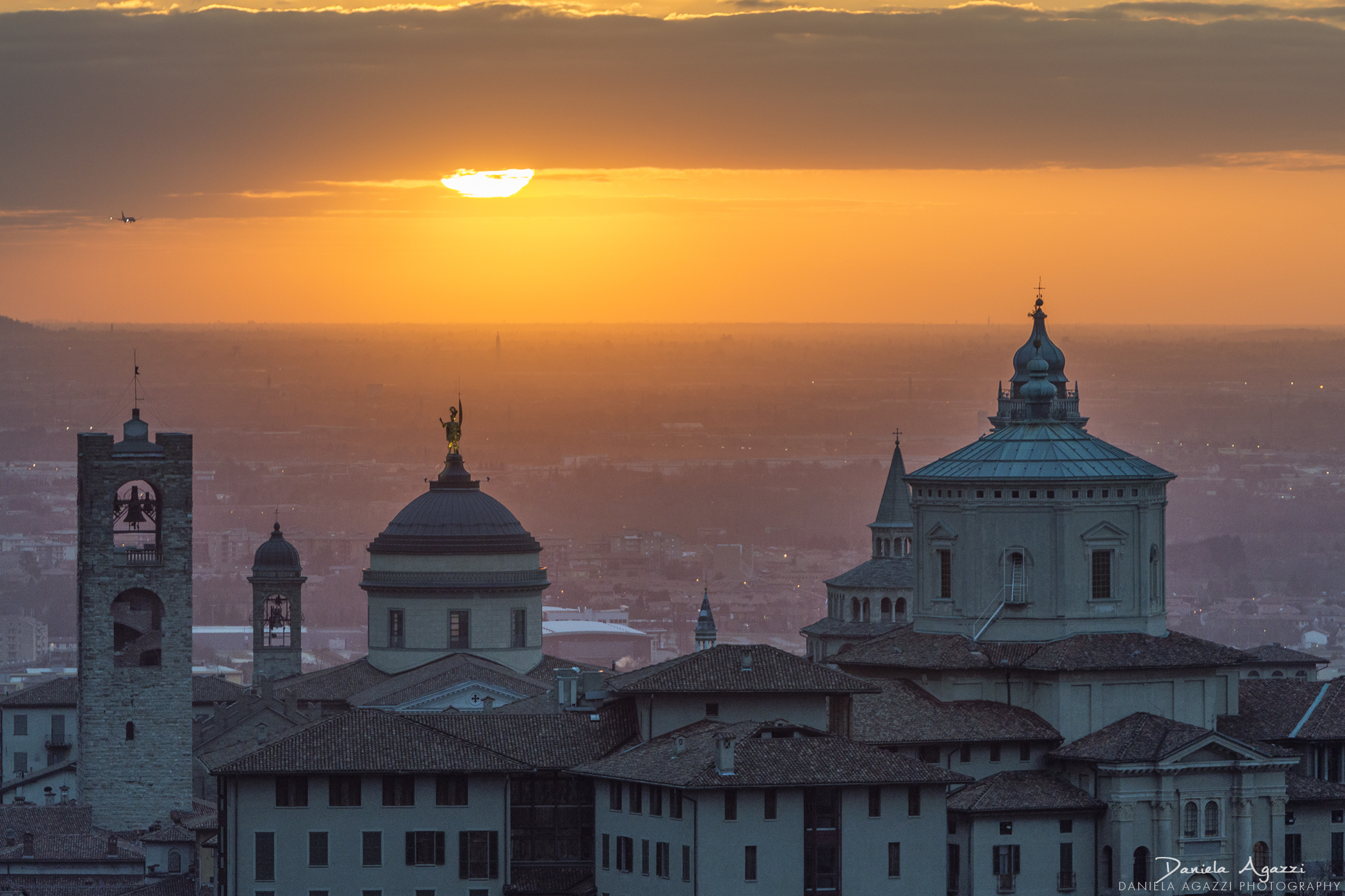 Alba con lo skyline di Bergamo