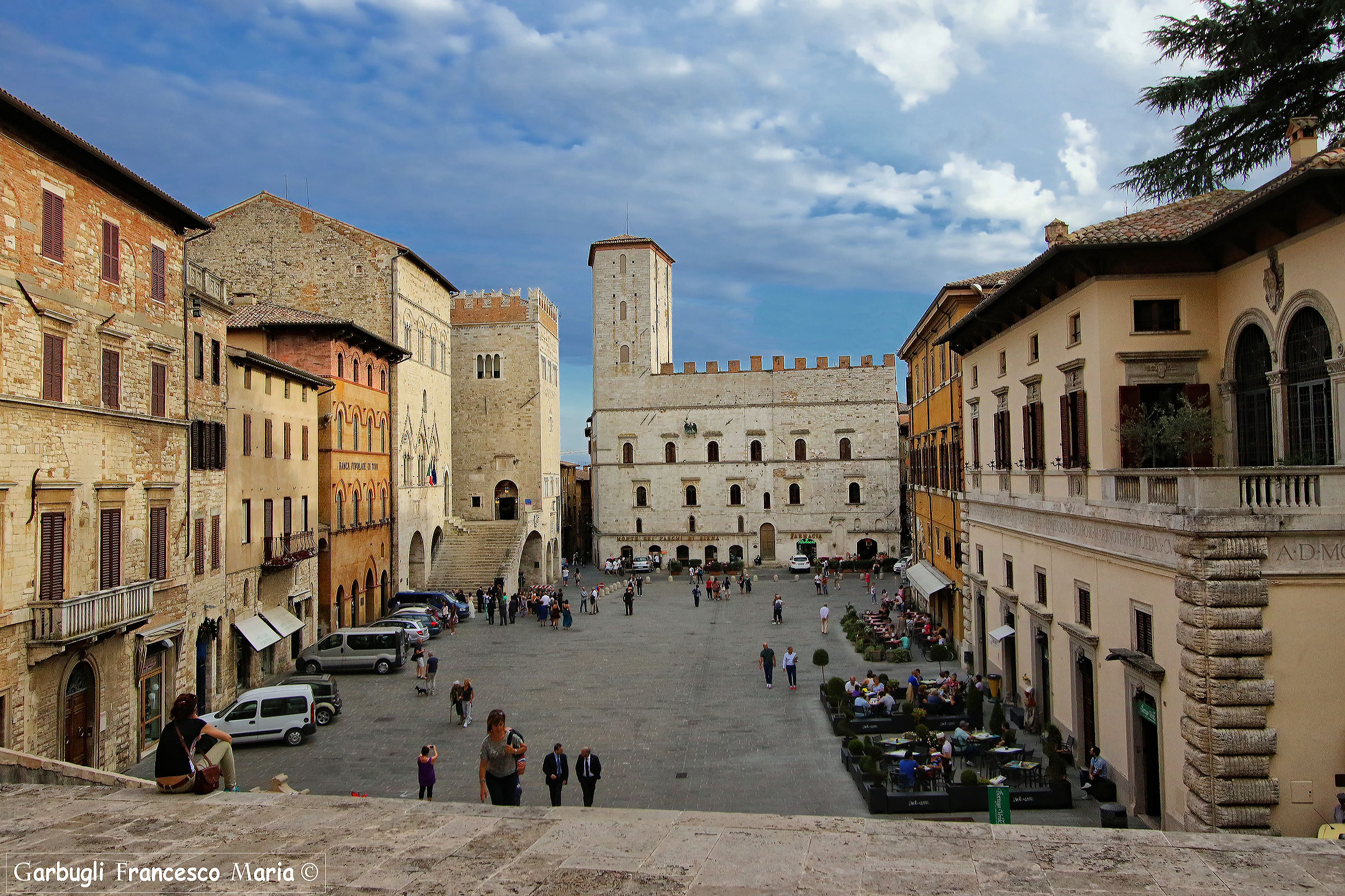 Two steps in the square in Todi ....