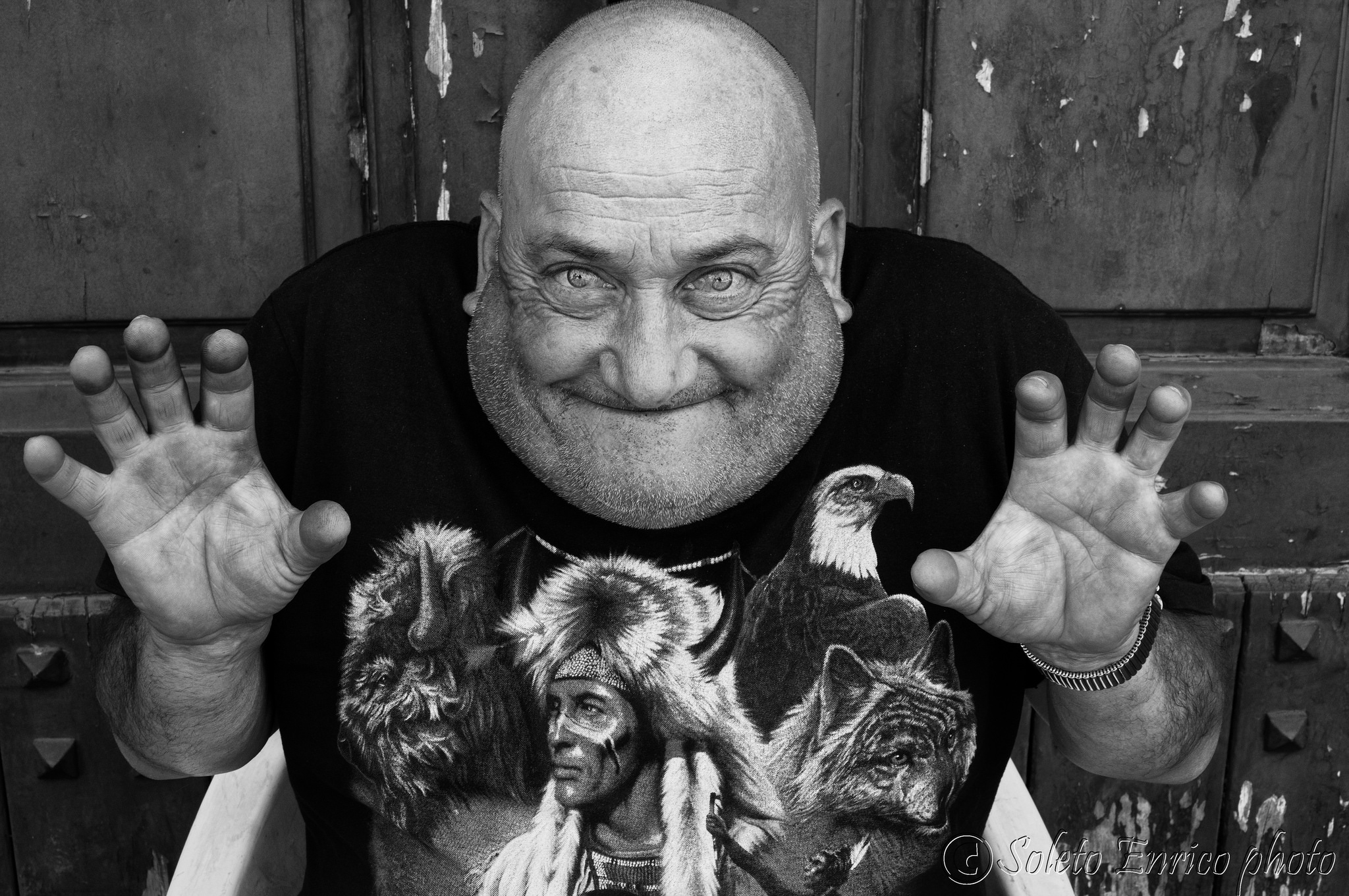 the portrait painter without a hat