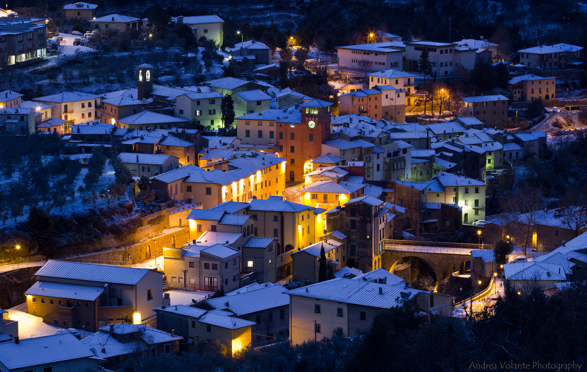 La neve ..le luci ..una piccola magia d'inverno a Loro.