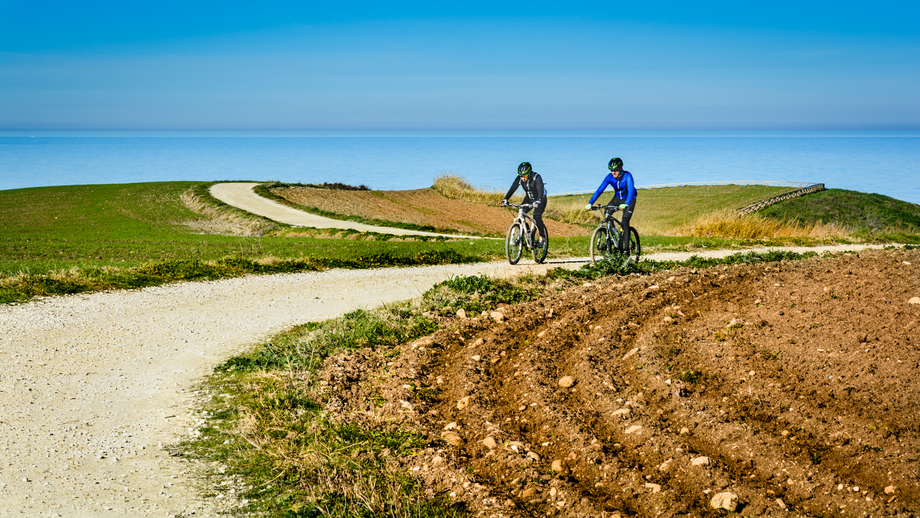 Pedaling pointed Aderci