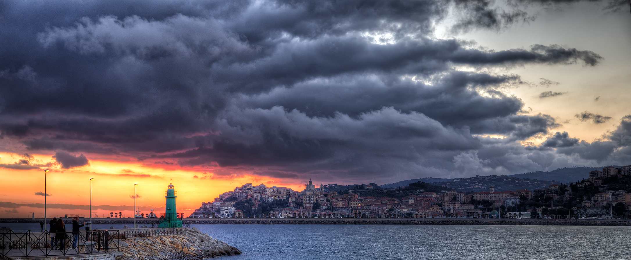 Fuoco su Porto Maurizio