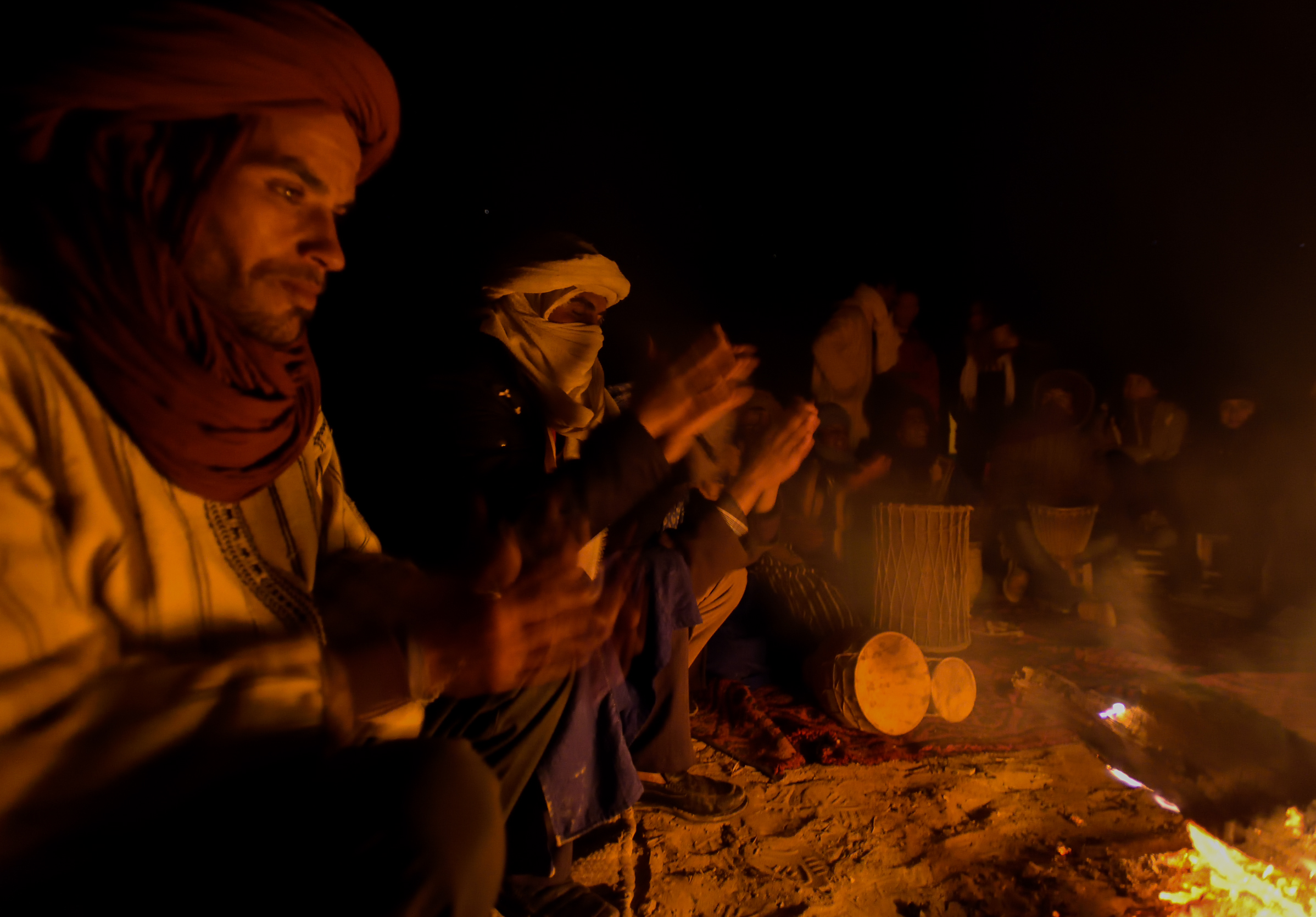 Touareg intorno al fuoco