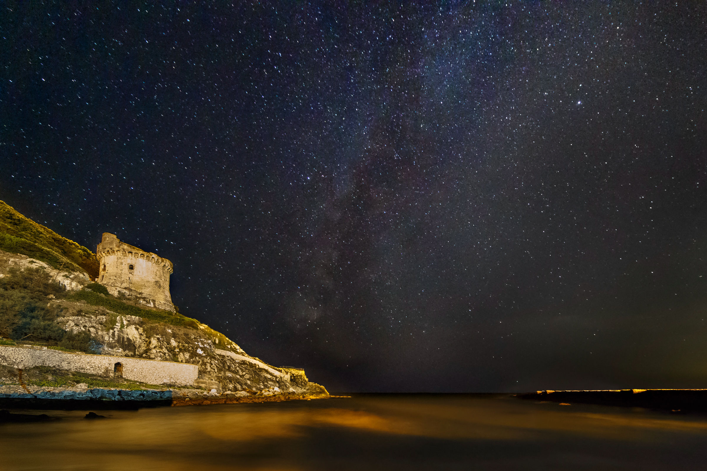 La torre sotto le stelle