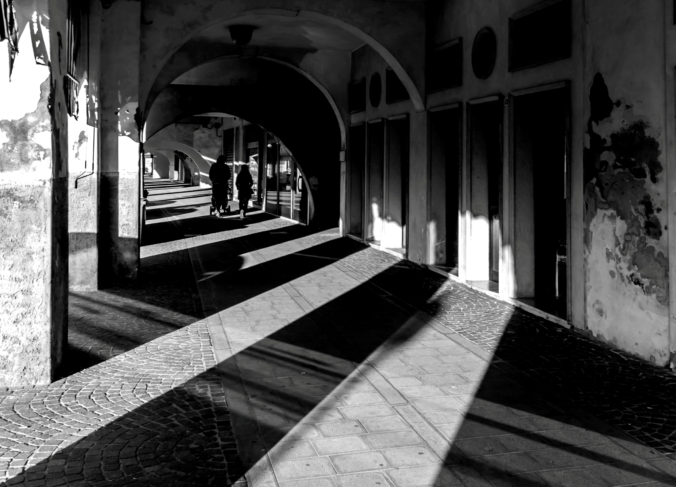 l'inizio, tra luci e ombre