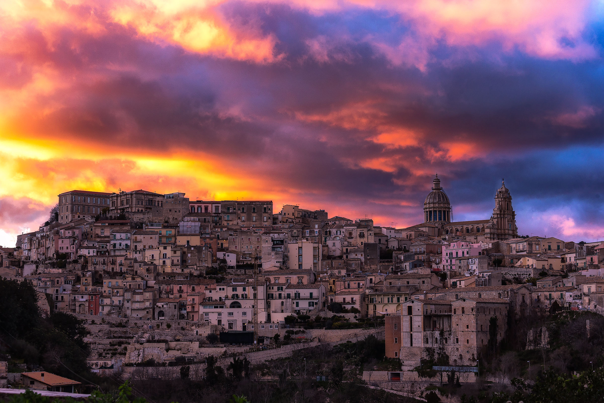 Tramonto infuoco su Ragusa Ibla