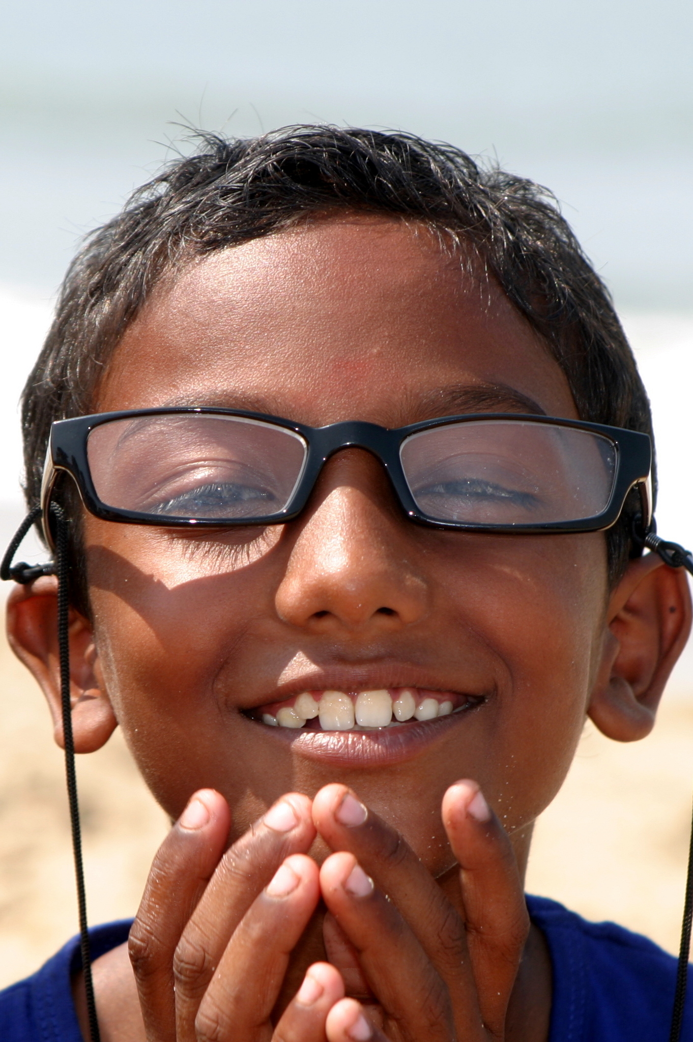 Ma come si vede strano con questi occhiali !