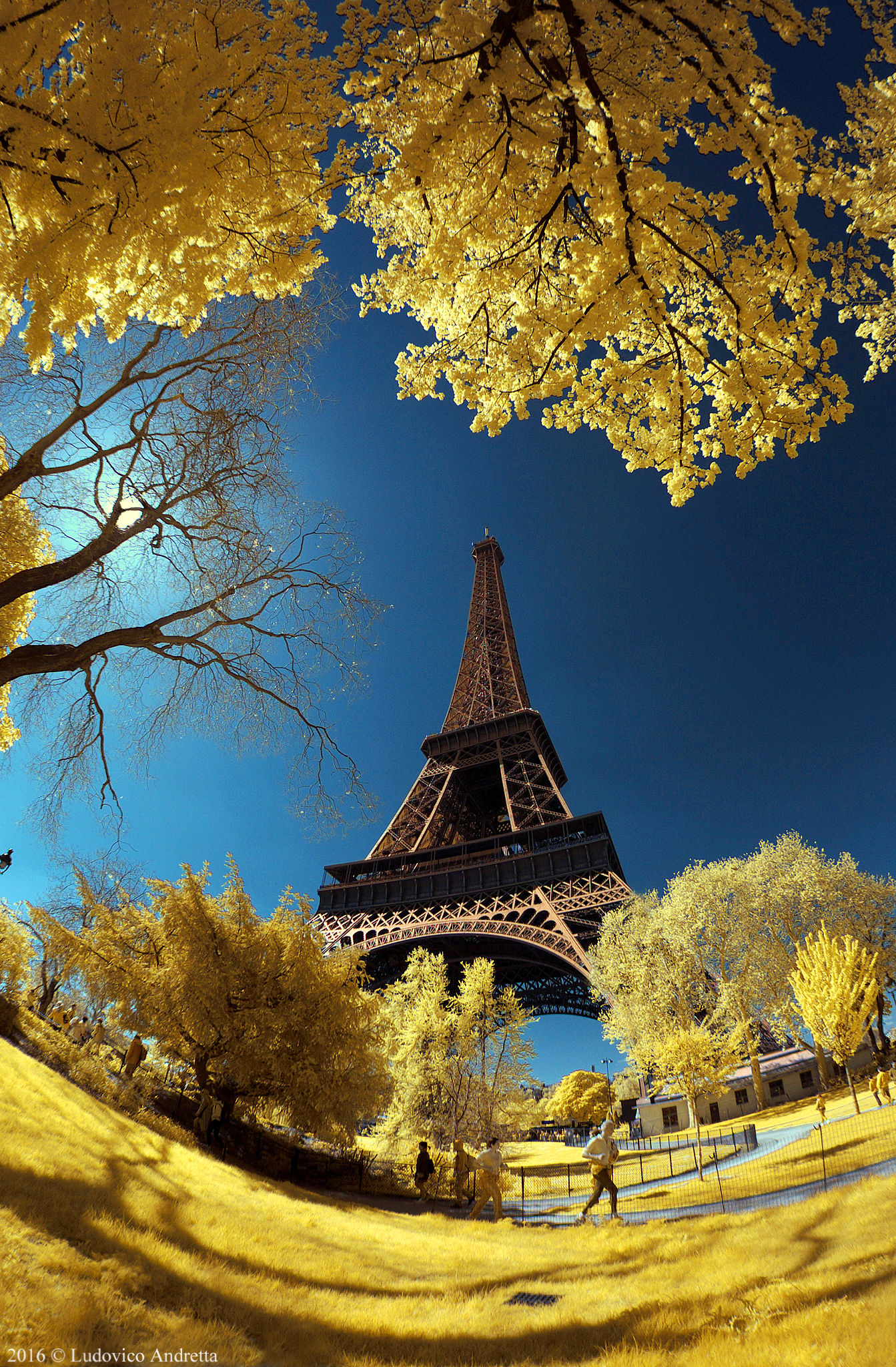 Paris in infrared #1