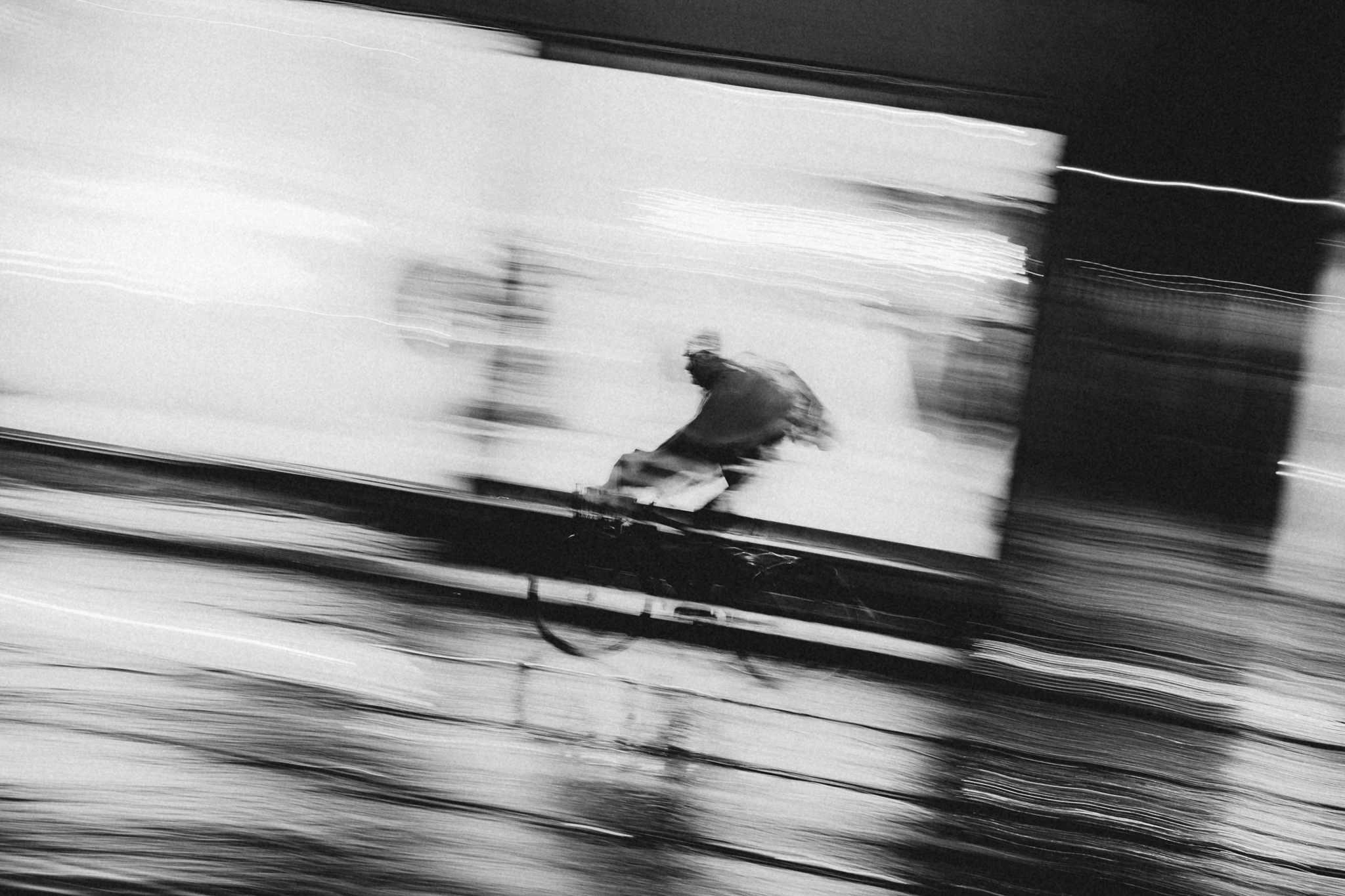 Corso Manzoni, ciclista in panning --- 22 Nov '16