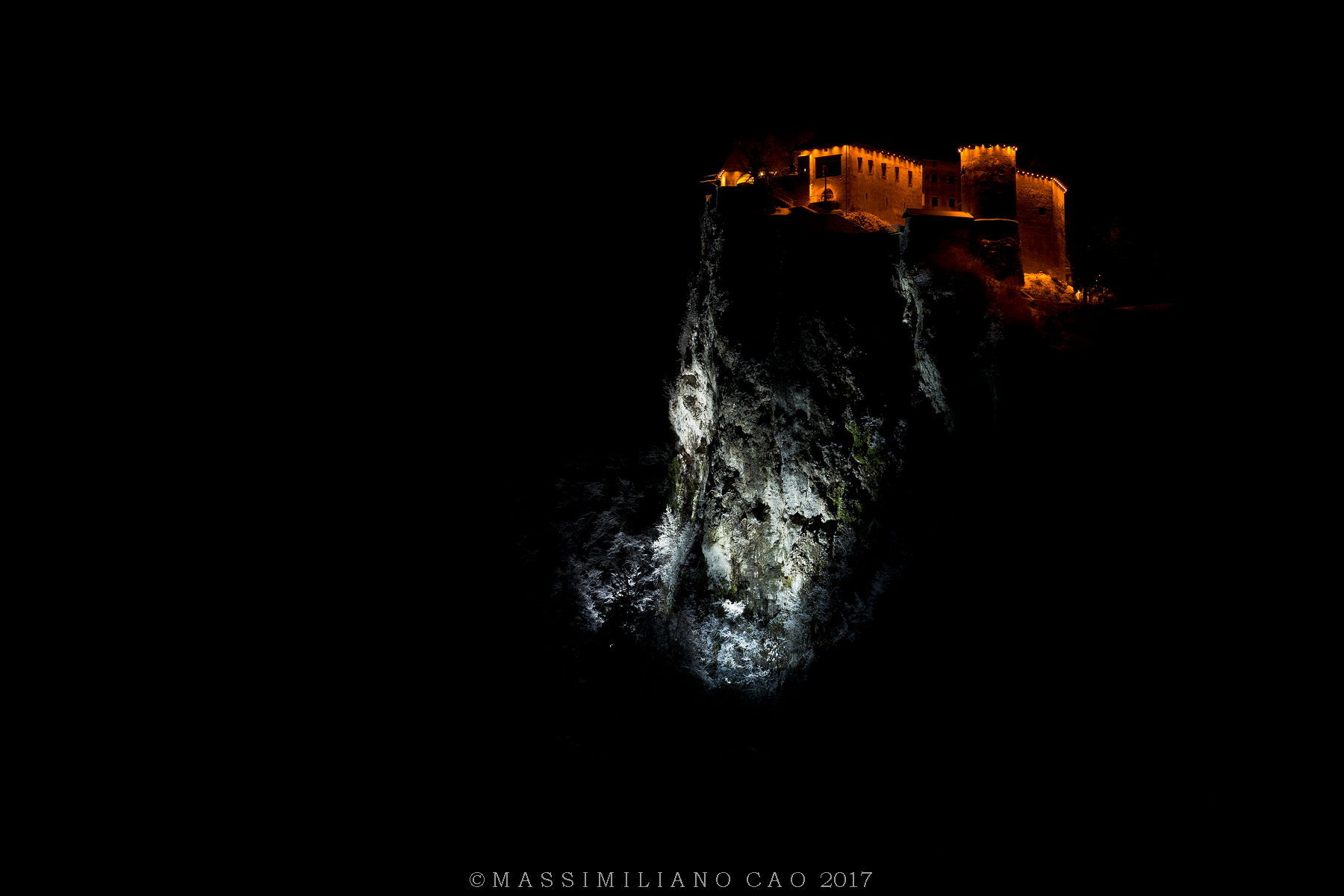 Attraverso l'oscurità