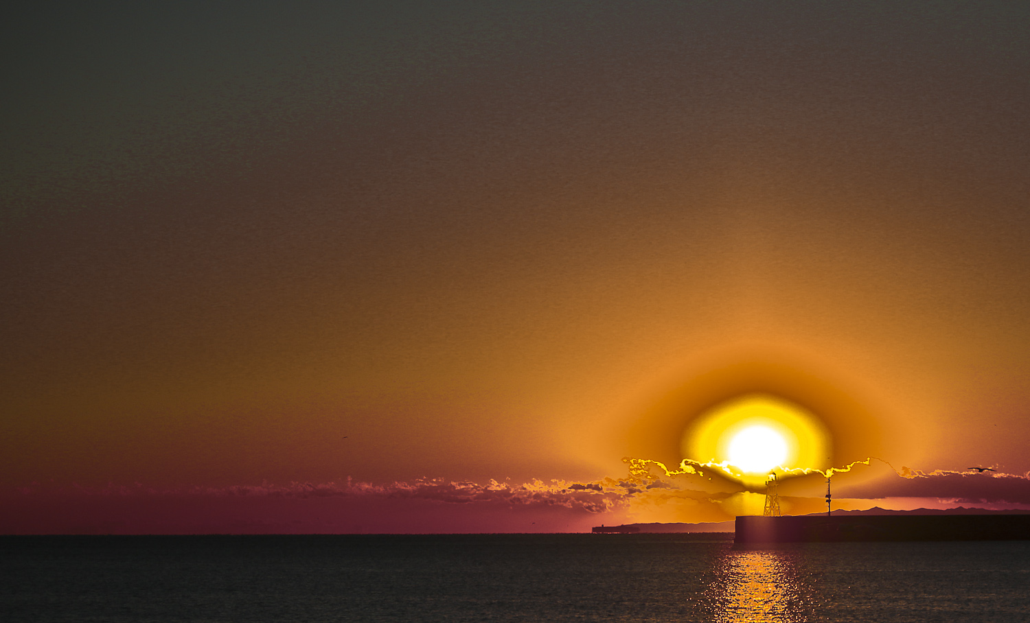 tramonto sul porto di genova